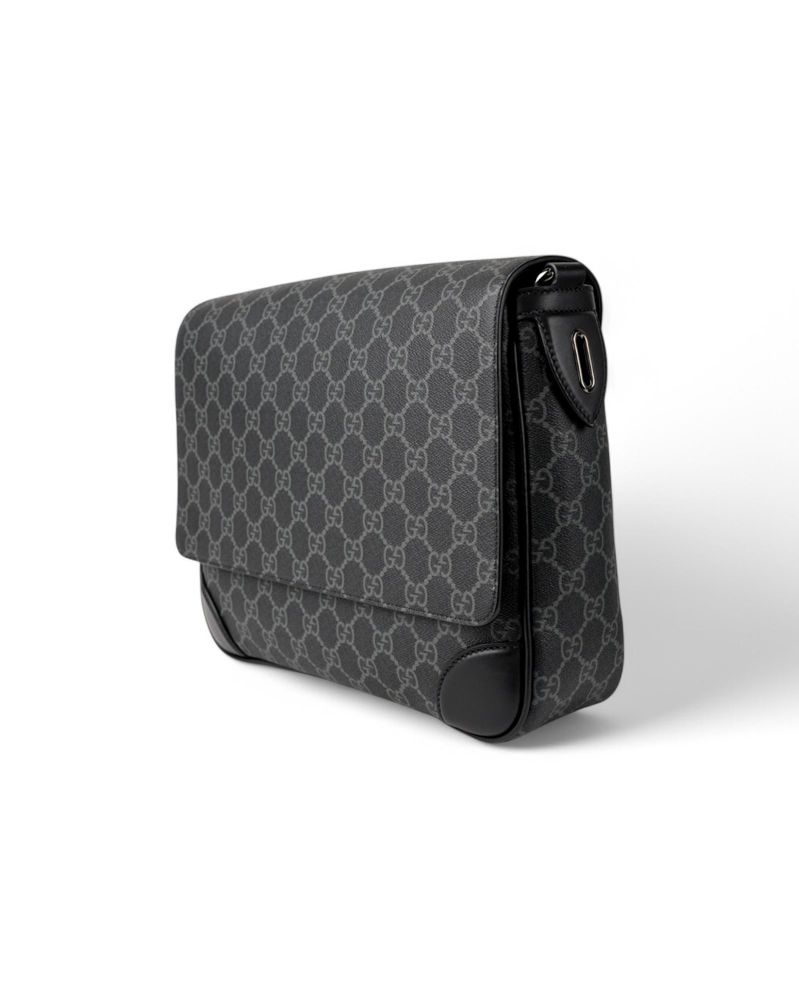 Black Gucci Tracolla Man Medium GG Supreme Nero in vendita
