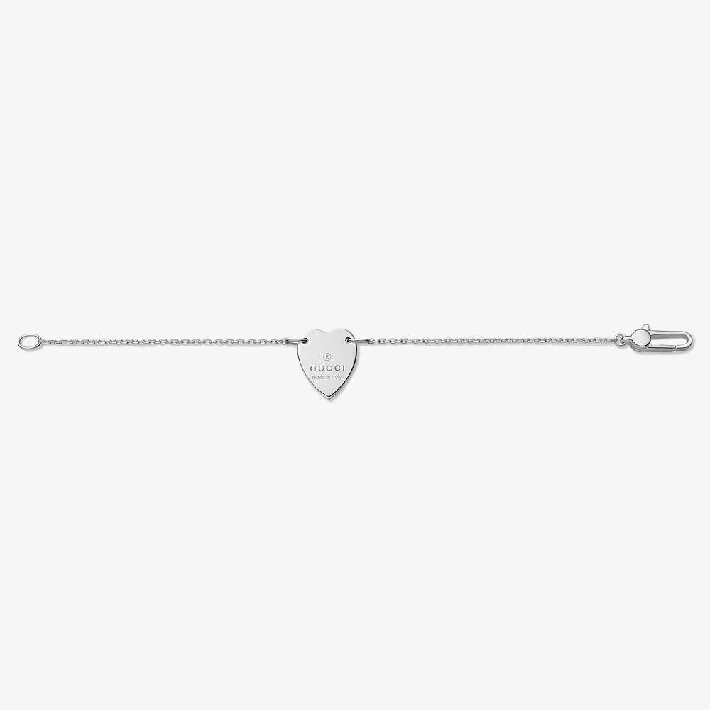 Classic and chic, this beautifully crafted Engraved heart bracelet is the perfect addition to your treasured Gucci collection. This delicate bracelet features a traditional heart pendant with a trademark Gucci logo engraving. Finished with a lobster