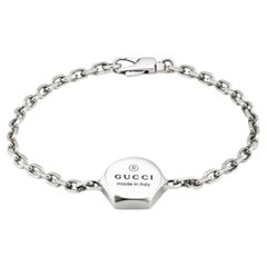 Pulsera de eslabones finos de plata de ley con la marca Gucci YBA779169001