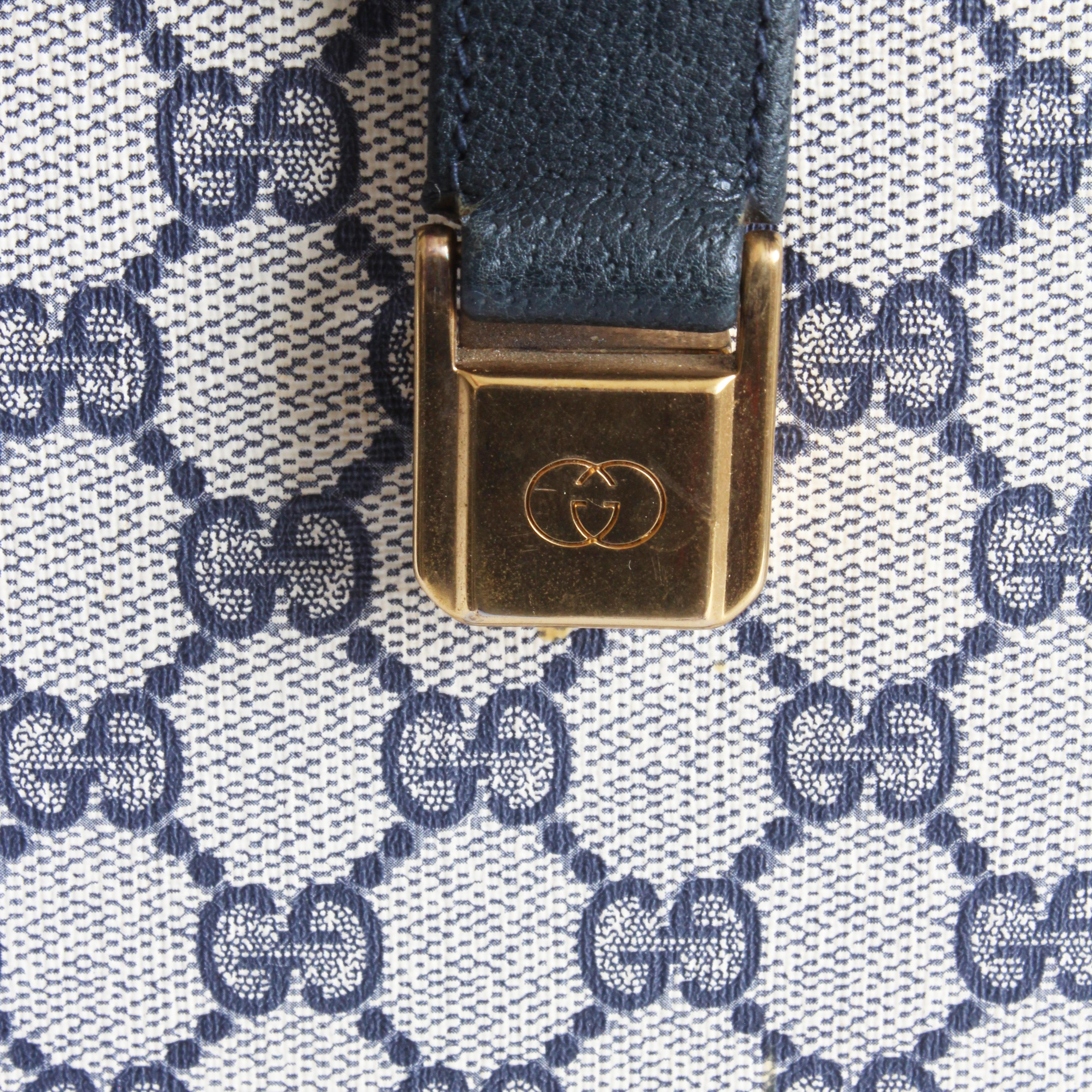 Gucci Schminktasche auf Reisetasche aus Segeltuch mit GG-Logo in Marineblau, 1980er Jahre  im Angebot 5