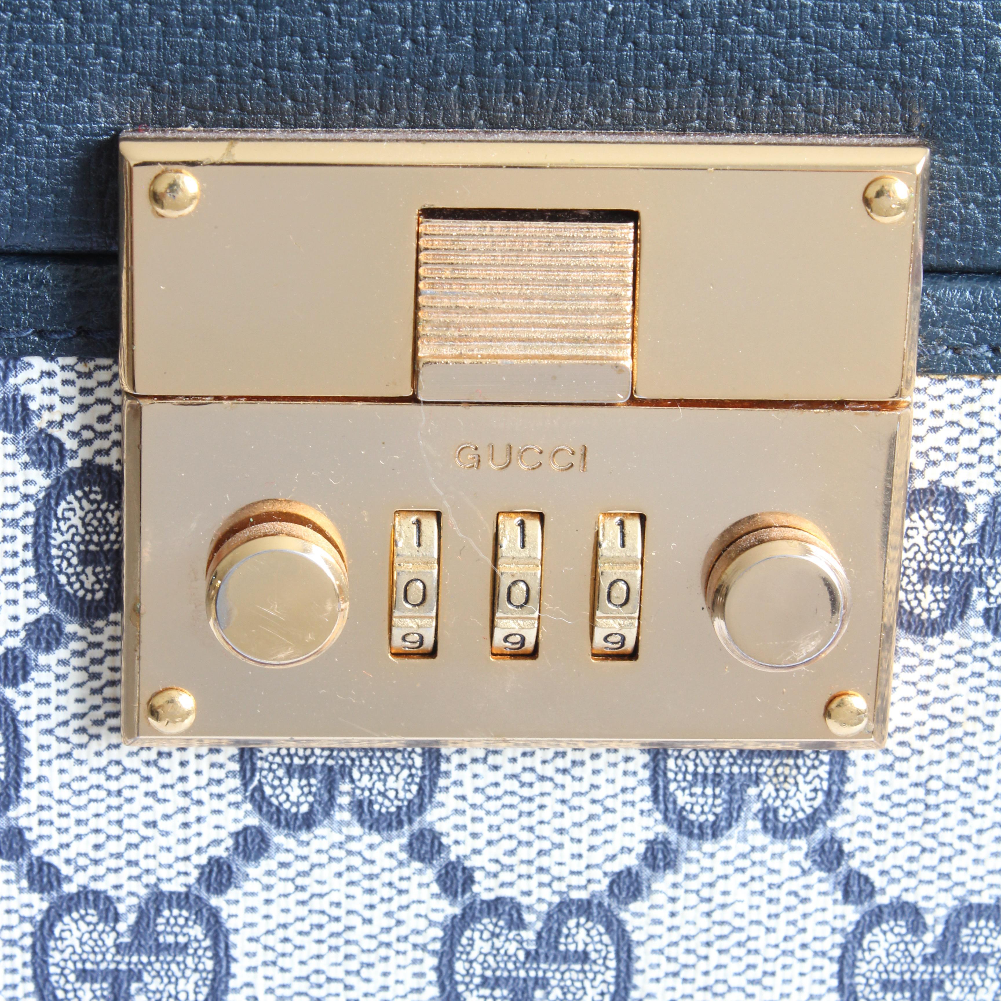 Gucci Tren Caso Vanidad Carry On Bolsa de viaje GG Logo Lienzo Azul marino Cuero 80s en venta 10