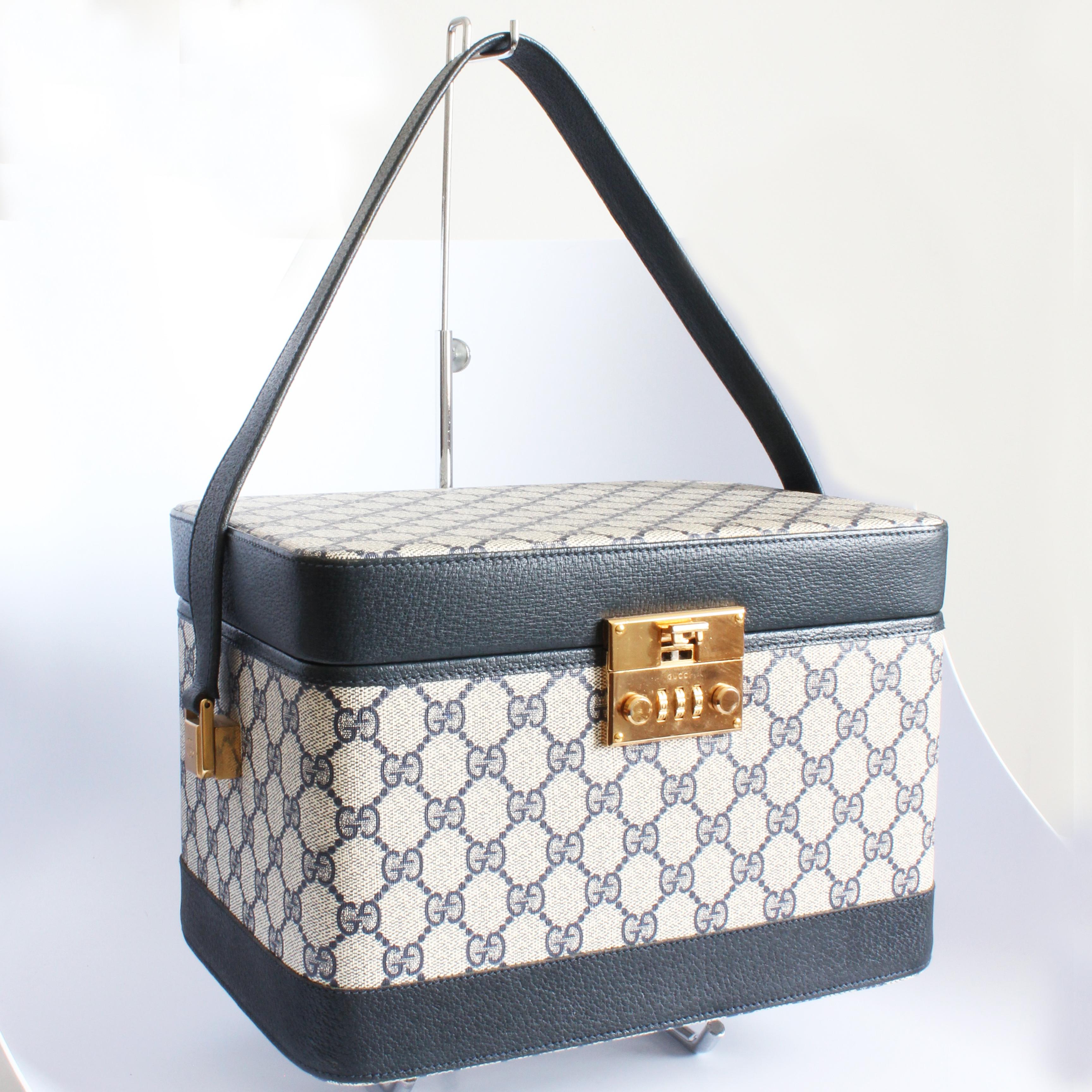 Gucci Tren Caso Vanidad Carry On Bolsa de viaje GG Logo Lienzo Azul marino Cuero 80s en venta 1