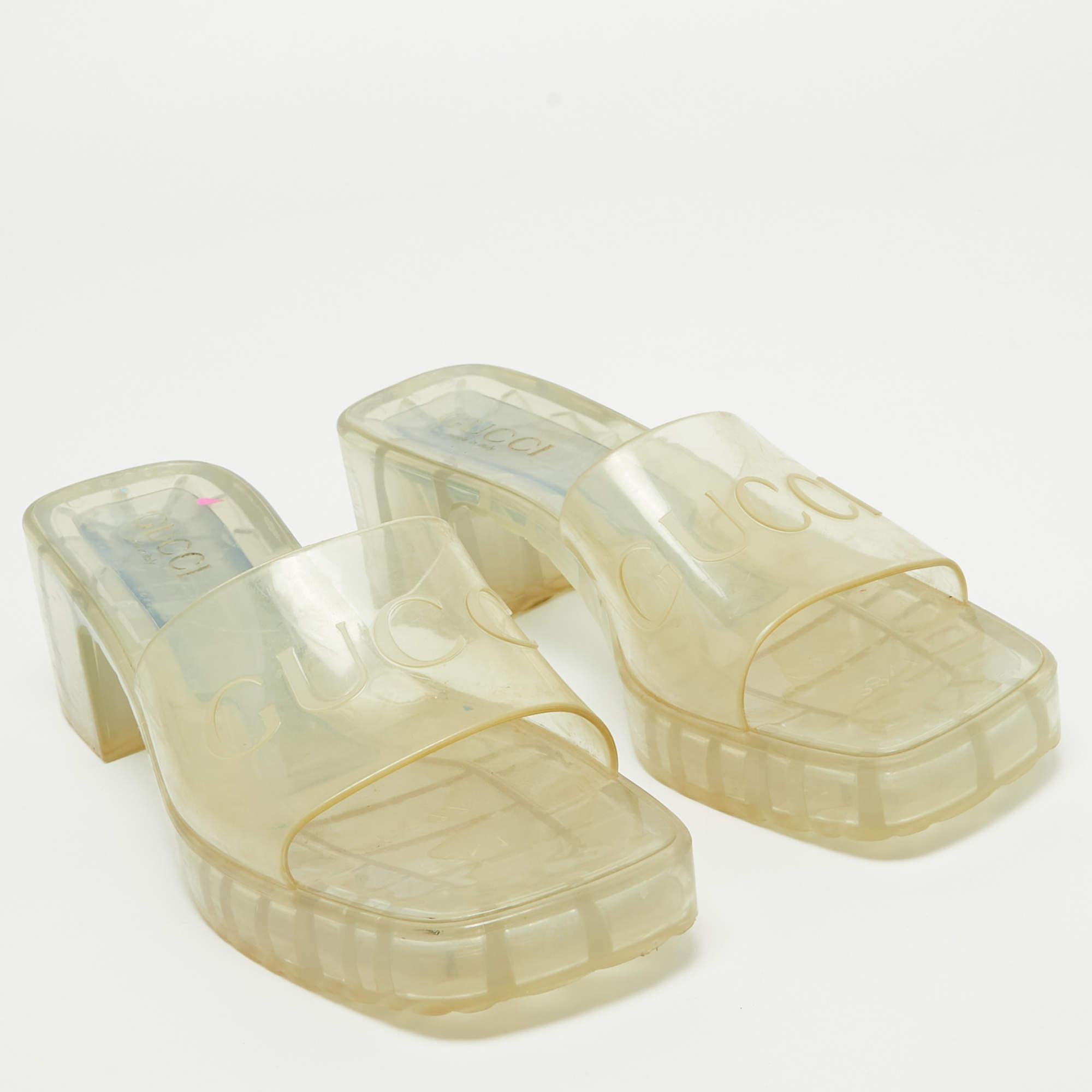 Gucci Transparente PVC geprägte Logo Block Heel Slide Sandalen Größe 38 im Angebot 2