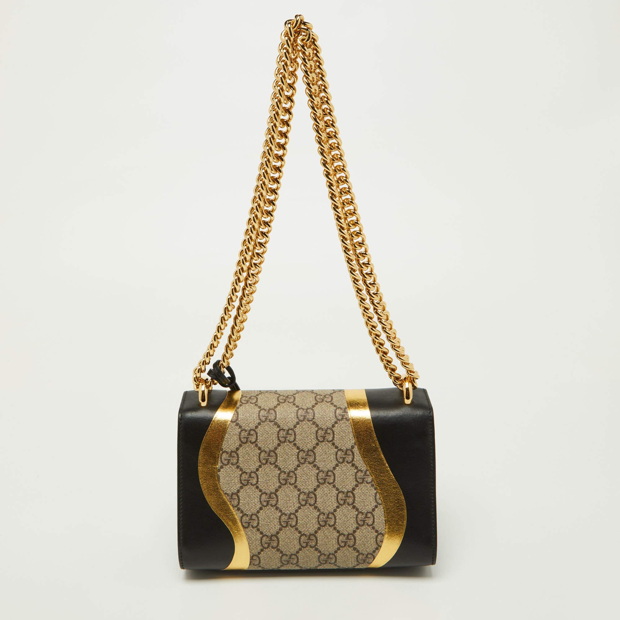 Ensure your day's essentials are in order and your outfit is complete with this Gucci shoulder bag. Crafted using the best materials, the bag carries the maison's signature of artful craftsmanship and enduring appeal.

Includes: Original Dustbag,
