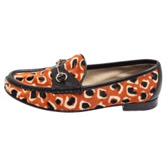 Dreifarbige Gucci-Loafers aus Kalbshaar und Leder mit Leopardenmuster aus Kalbshaar und Leder, Horsebit, Größe 36,5