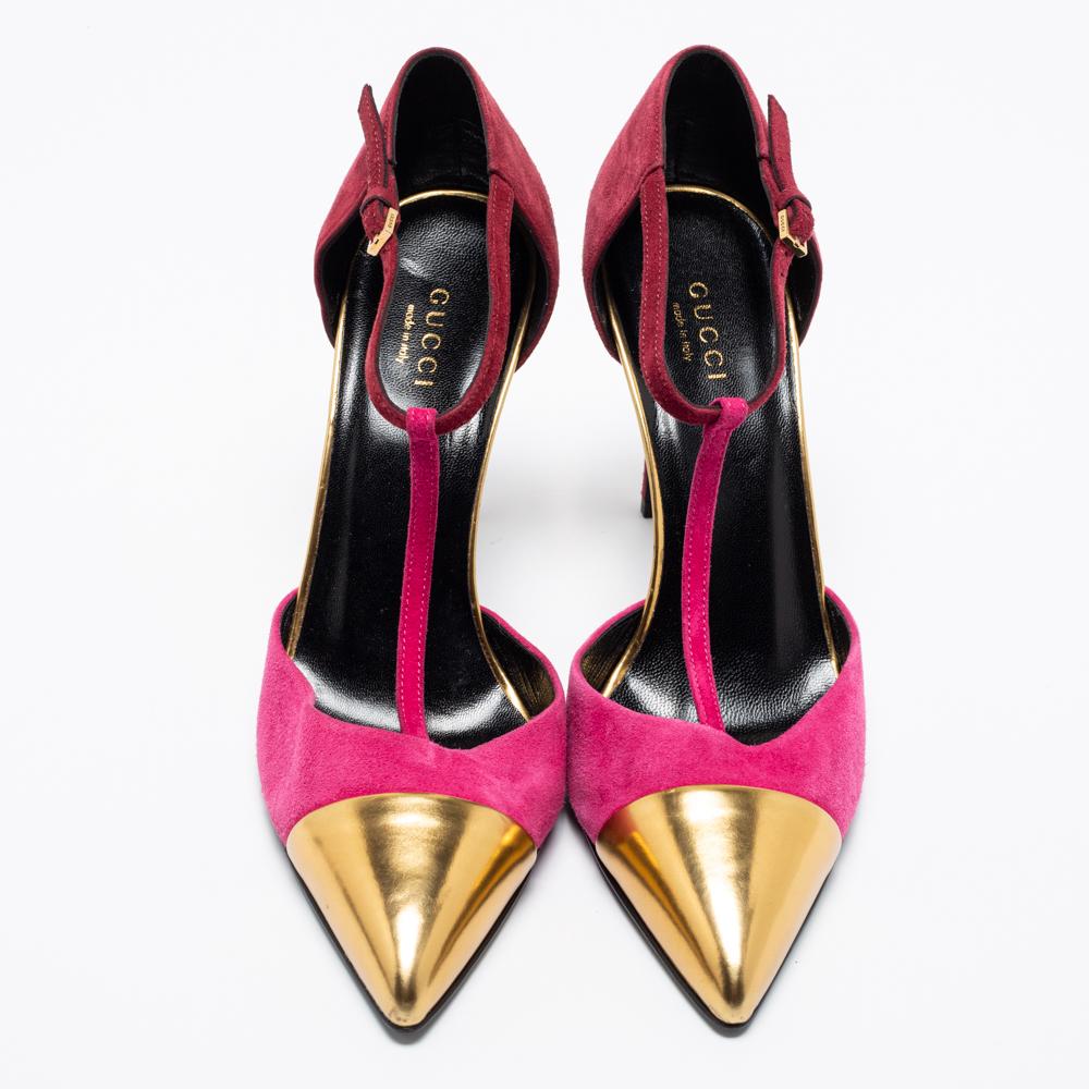 The contrasting cap toes offer this pair of Gucci pumps a high appeal. Made from leather and suede, it is defined by a T-strap, covered counter, and 9cm heels.

Includes: Original Dustbag

