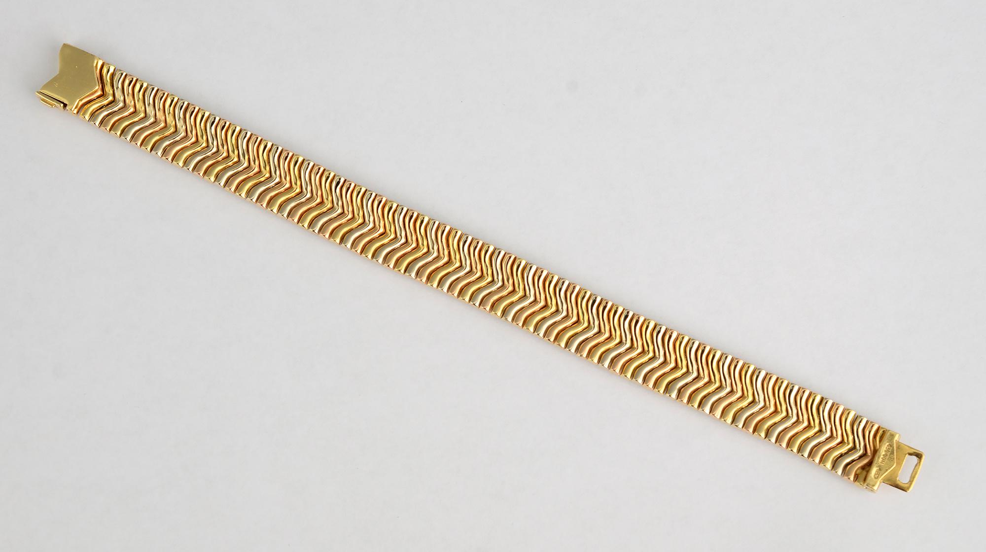 Gucci Tricolor Gold Herringbone Links Bracelet In Excellent Condition In Darnestown, MD
