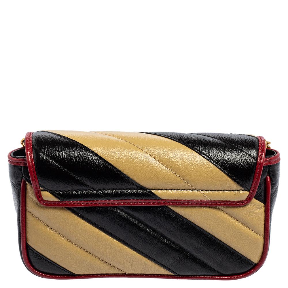 This Marmont Torchon crossbody bag belongs to the label's Pre-Fall 2019 collection and has been exquisitely crafted from matelassé leather and equipped with an Alcantara interior. On the front flap, there is a GG logo and the chain-link is provided