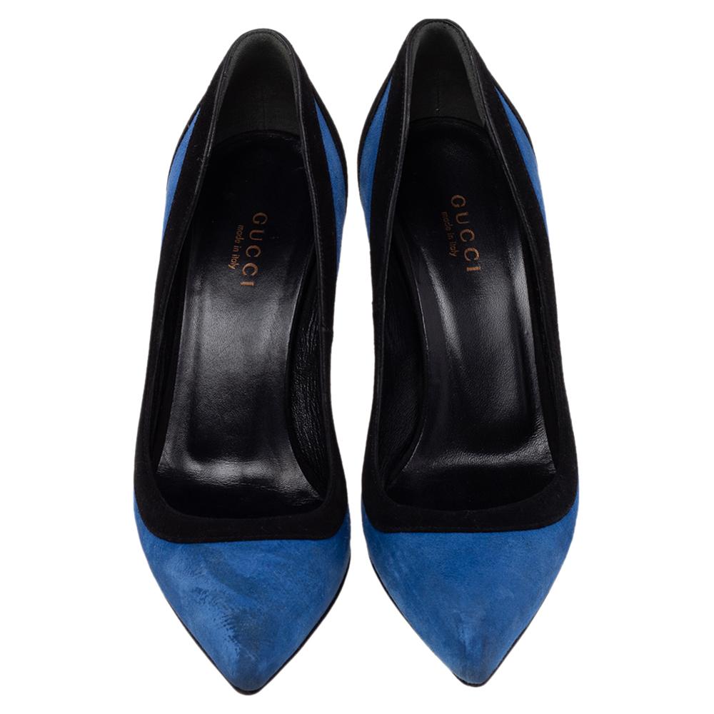 This Gucci pump brings a design that will remain stylish through any season or trend. It has a timeless appeal. Made in Italy, this pair is constructed using tricolor suede and designed with pointed toes and 9 cm heels.

