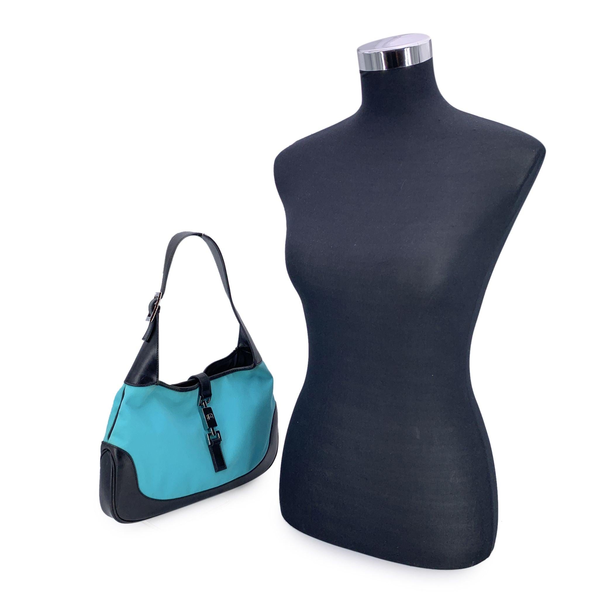 Gucci Medium Jackie Bag - Un revival di Eleganza Retrò C'è qualcosa di innegabilmente senza tempo nella Jackie di Gucci, una borsa che è salita alla ribalta per la prima volta negli anni '60, indossata notoriamente da Jacqueline Kennedy, e che è