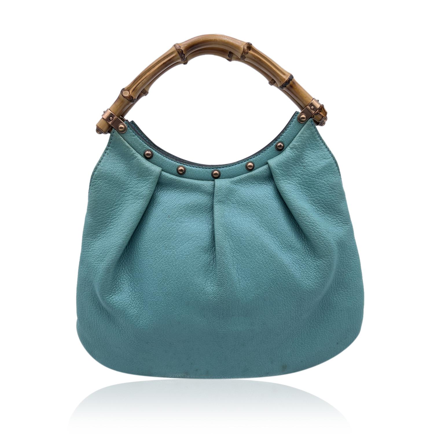 Türkisfarbene Gucci Hobo-Handtasche aus Leder und Bambus mit Nieten (Blau) im Angebot