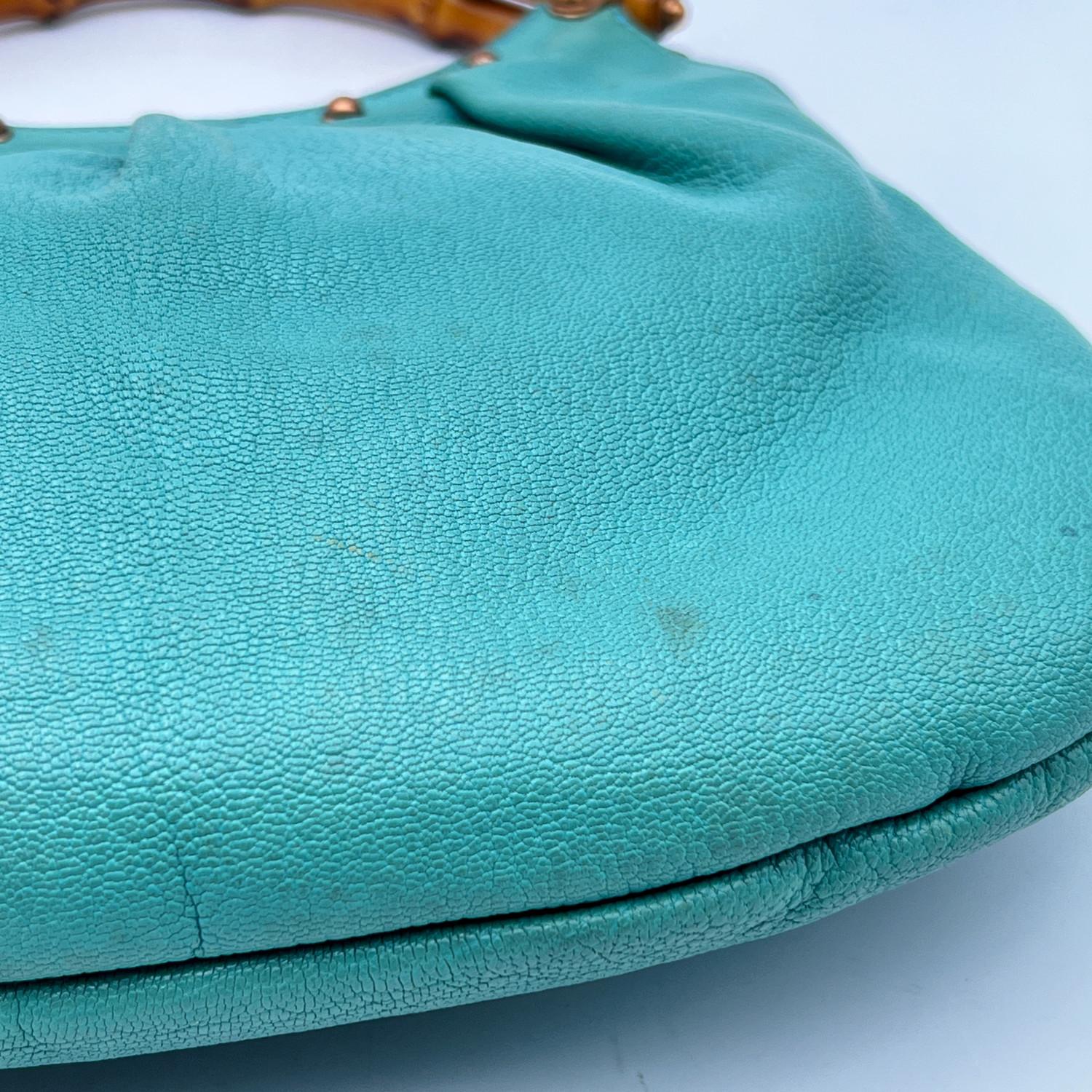 Türkisfarbene Gucci Hobo-Handtasche aus Leder und Bambus mit Nieten im Angebot 3
