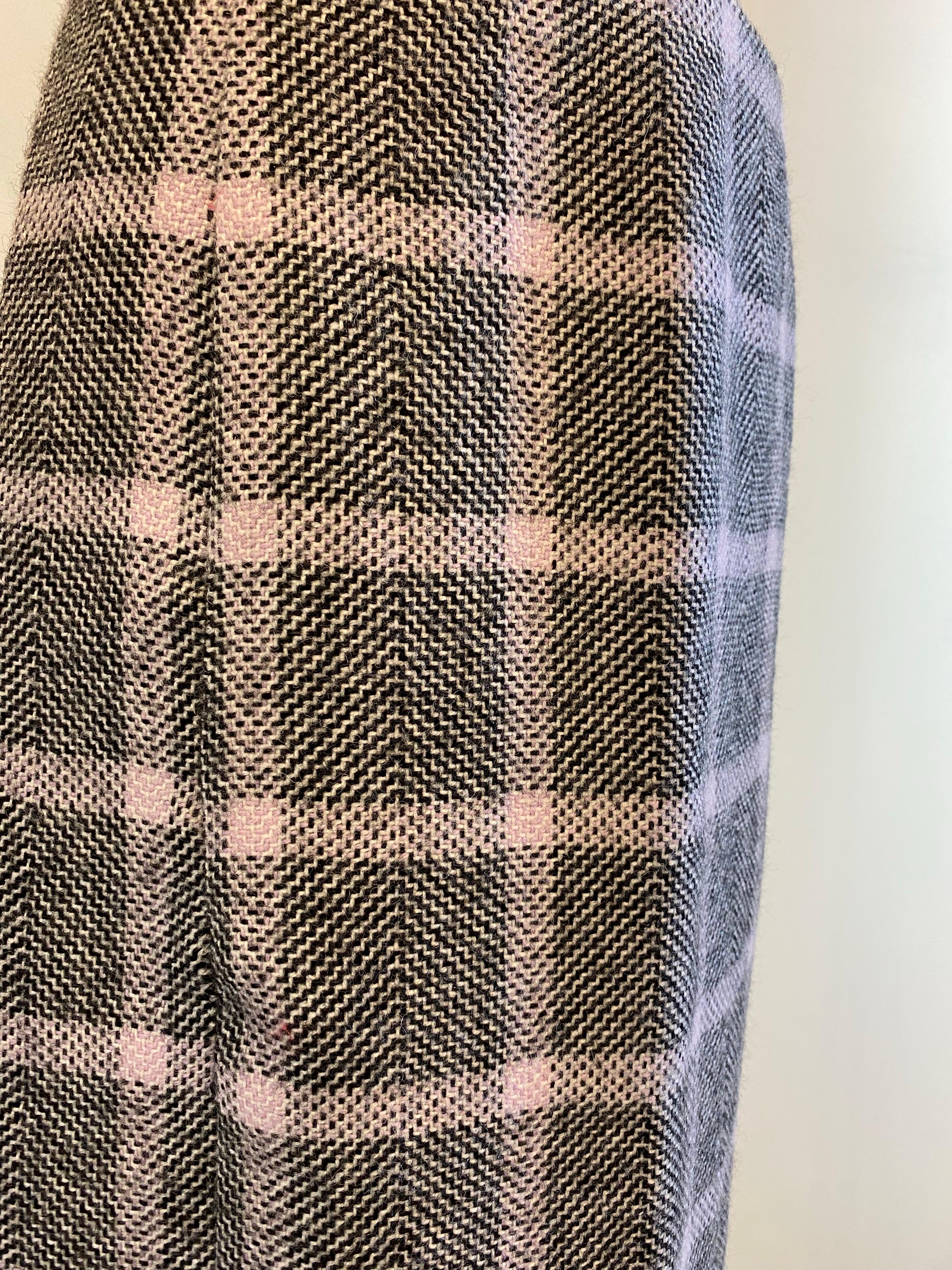 Gucci Tweed skirt in shades of black that looks almost gray and pink lilac with For Sale 5