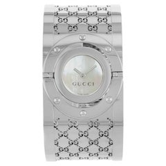 Gucci Twirl 112 Montre-bracelet jonc à quartz pour femme en acier inoxydable avec cadran MOP YA112413