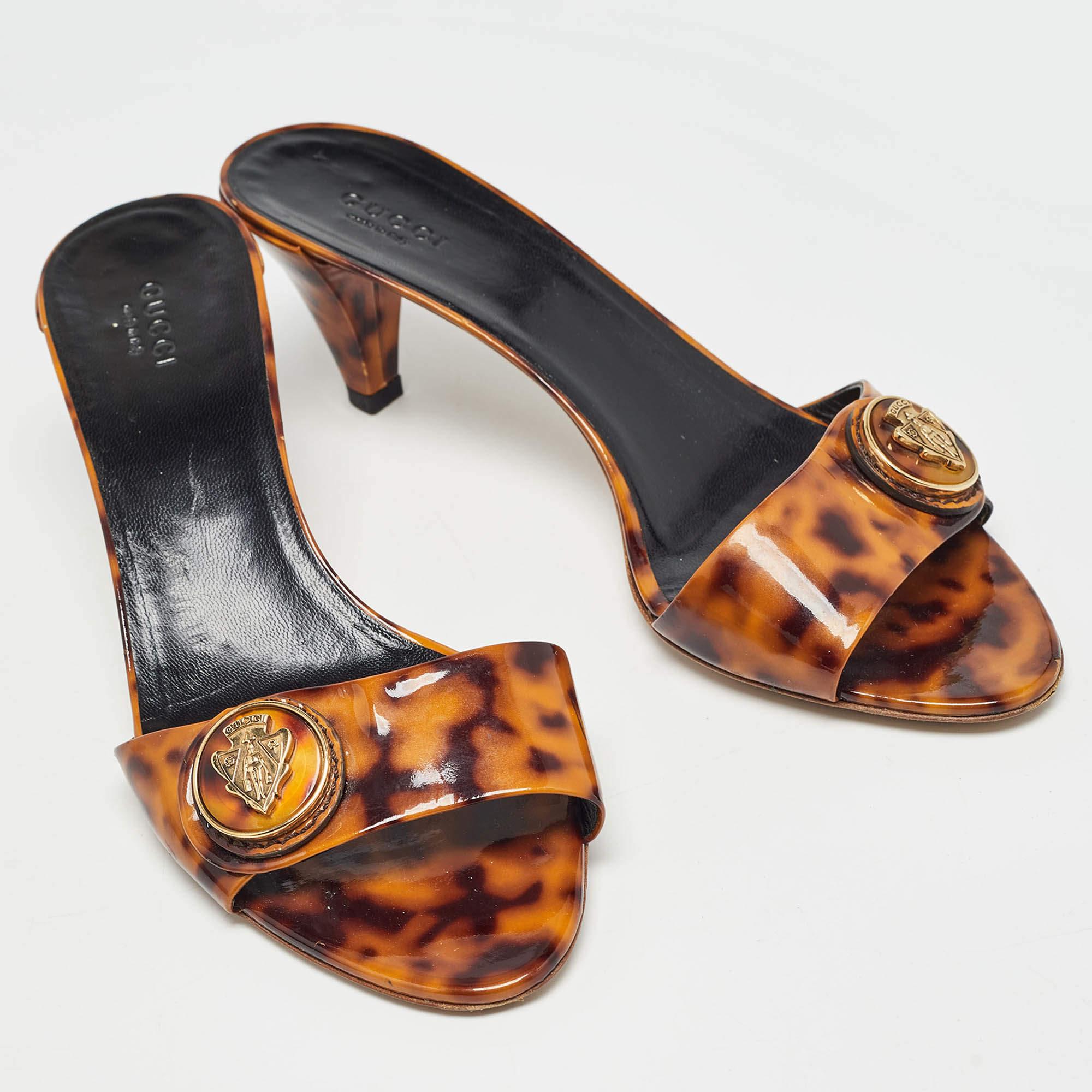 Gucci Two Tone Animal Print Patent Leather Hysteria Slide Sandals Size 39 In Good Condition In Dubai, Al Qouz 2