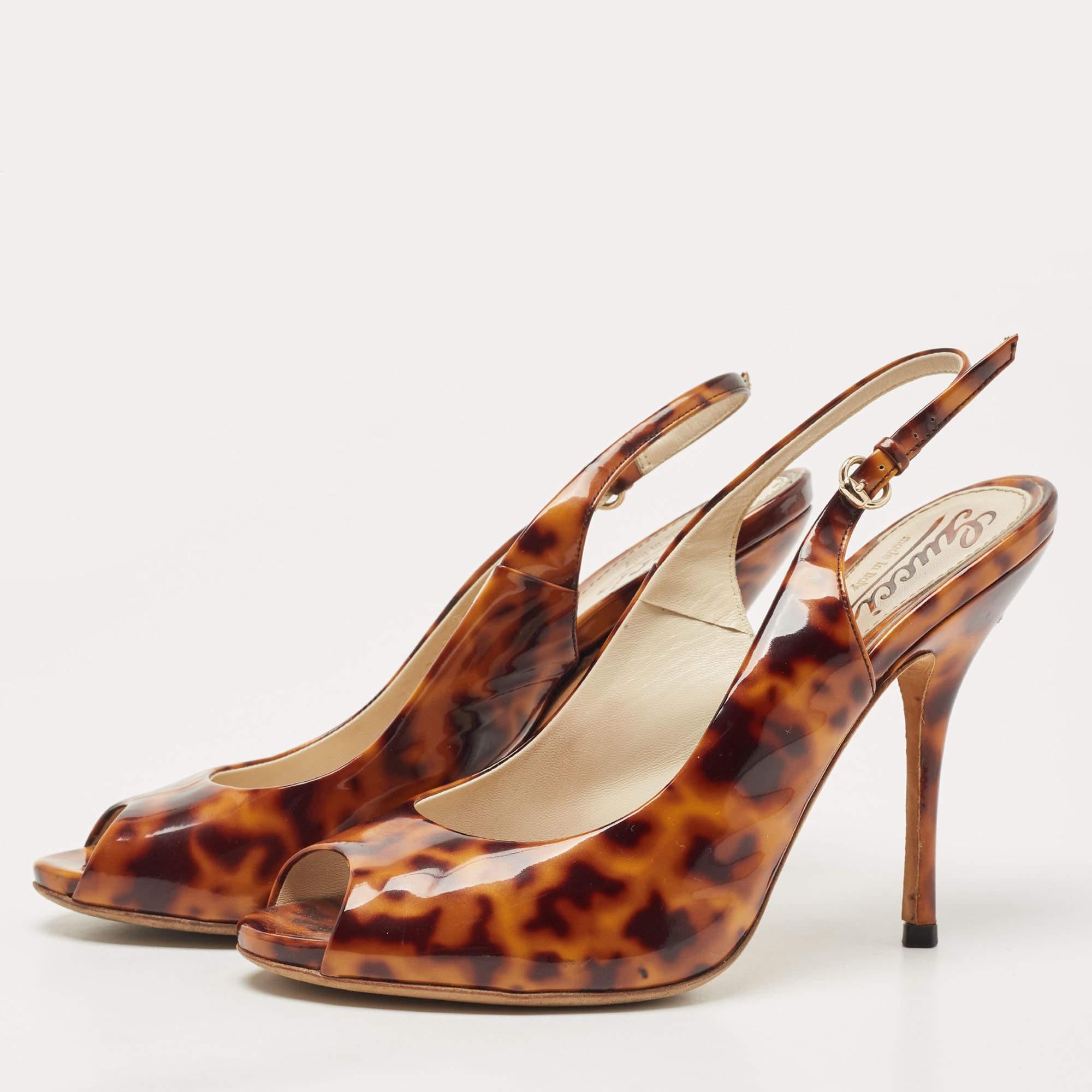Exhibit an elegant style with this pair of pumps. These elegant shoes are crafted from quality materials. They are set on durable soles and sleek heels.