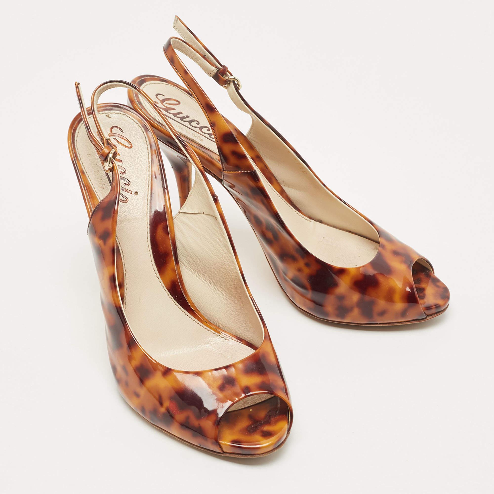 Gucci Two-Tone Animal Print Patent Leather Peep Toe Slingback Pumps Size 37.5 In Good Condition For Sale In Dubai, Al Qouz 2