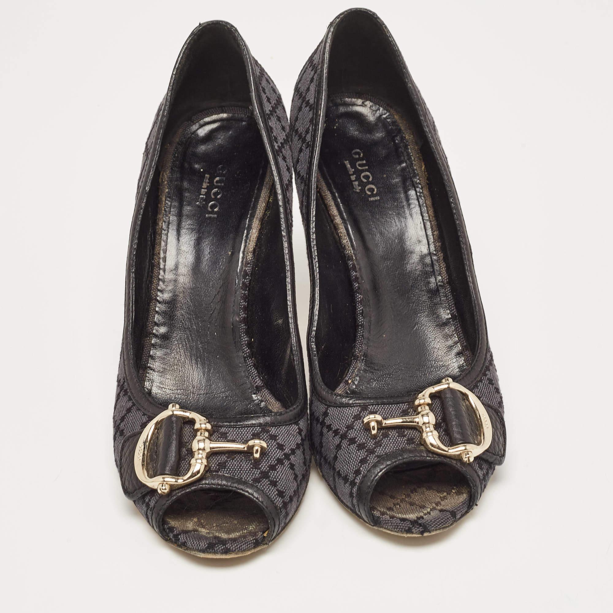Noir Gucci escarpins « Icon Bit Peep Toe » en toile et cuir bicolore avec diamants, taille 38 en vente