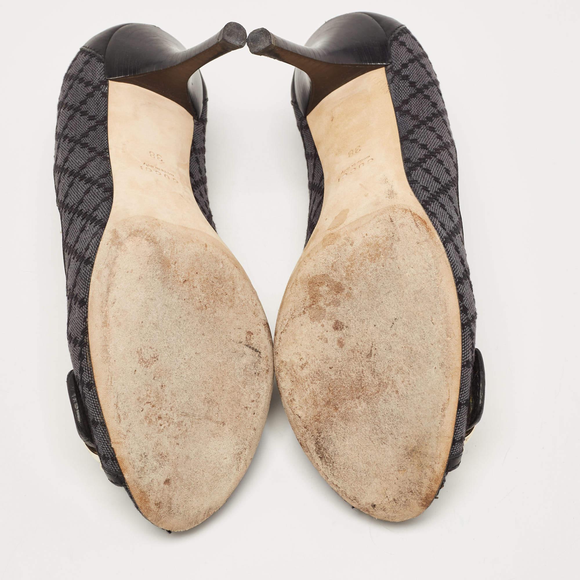 Gucci escarpins « Icon Bit Peep Toe » en toile et cuir bicolore avec diamants, taille 38 en vente 1