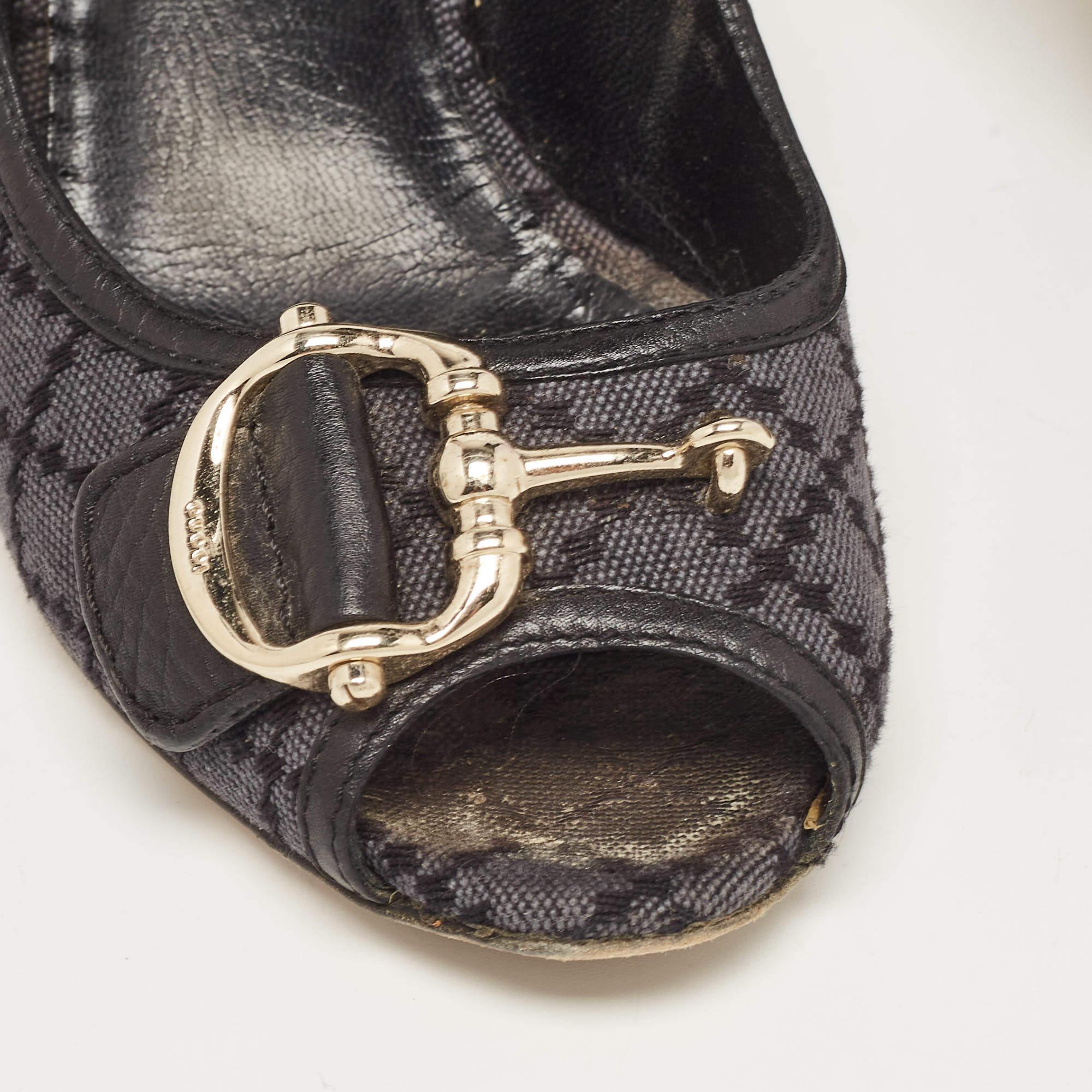 Gucci escarpins « Icon Bit Peep Toe » en toile et cuir bicolore avec diamants, taille 38 en vente 2