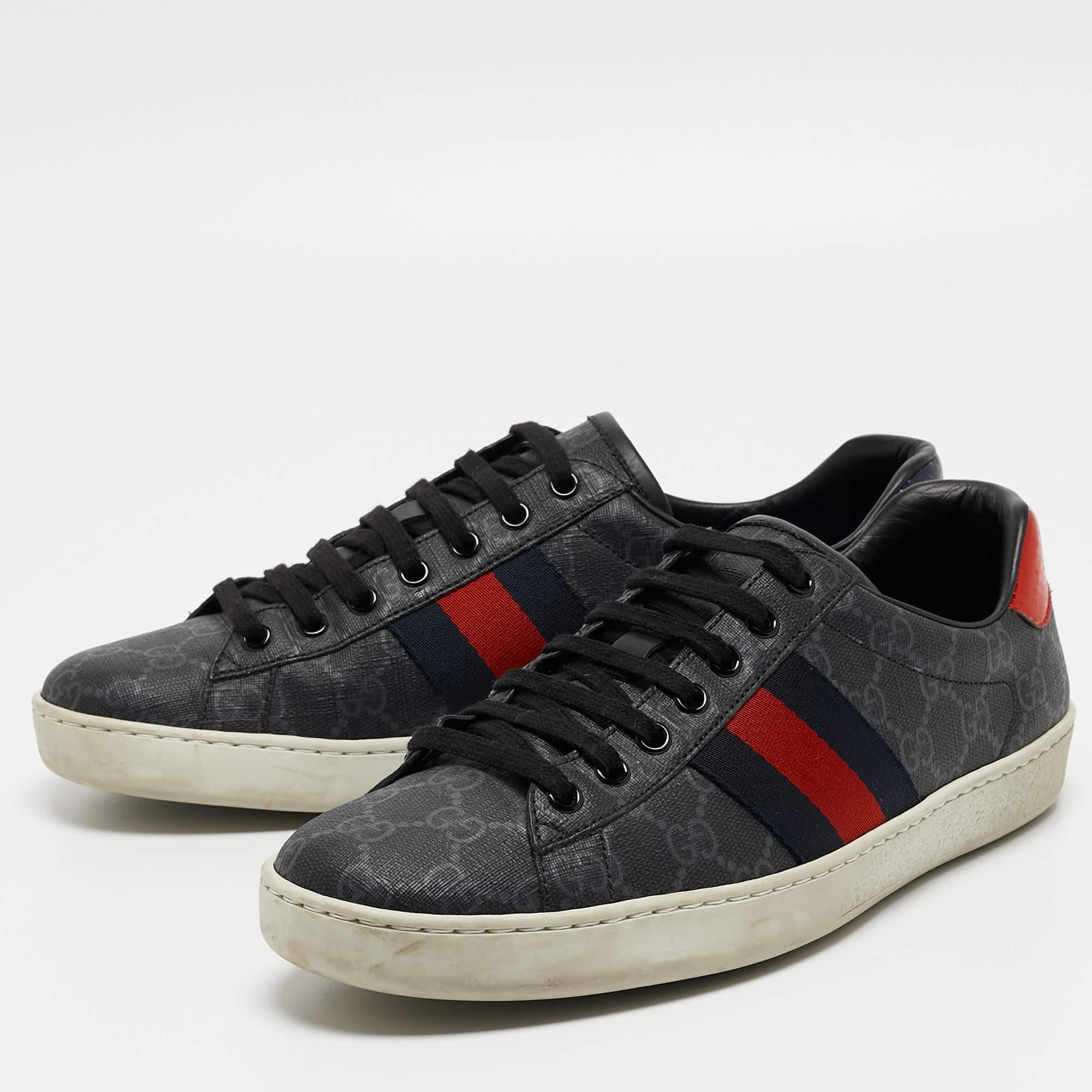 These Ace sneakers are designed to let your feet experience unmatched comfort with never-ending style and luxury. Made by the House of Gucci, these shoes feature GG Supreme canvas on the exterior and the iconic Web strap decorating the vamps. These