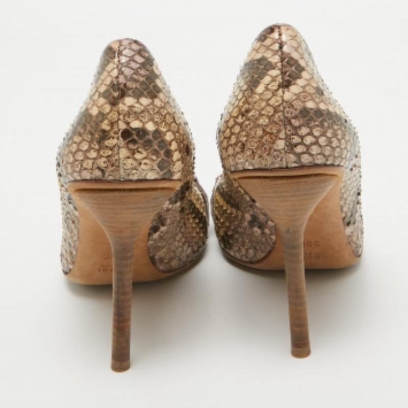 Bombas Gucci Two Tone Python Horsebit Peep Toe Talla 39 en Bueno estado para la venta en Dubai, Al Qouz 2