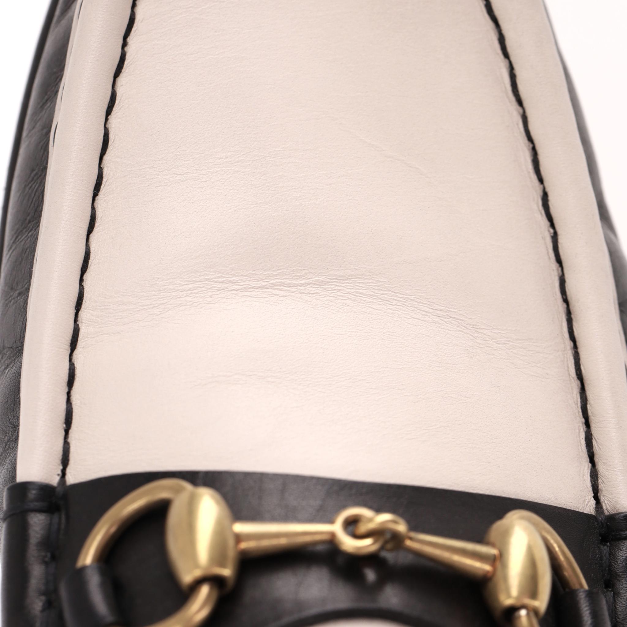 Mocassini in pelle con morsetto Roos bicolore di Gucci in vendita 4