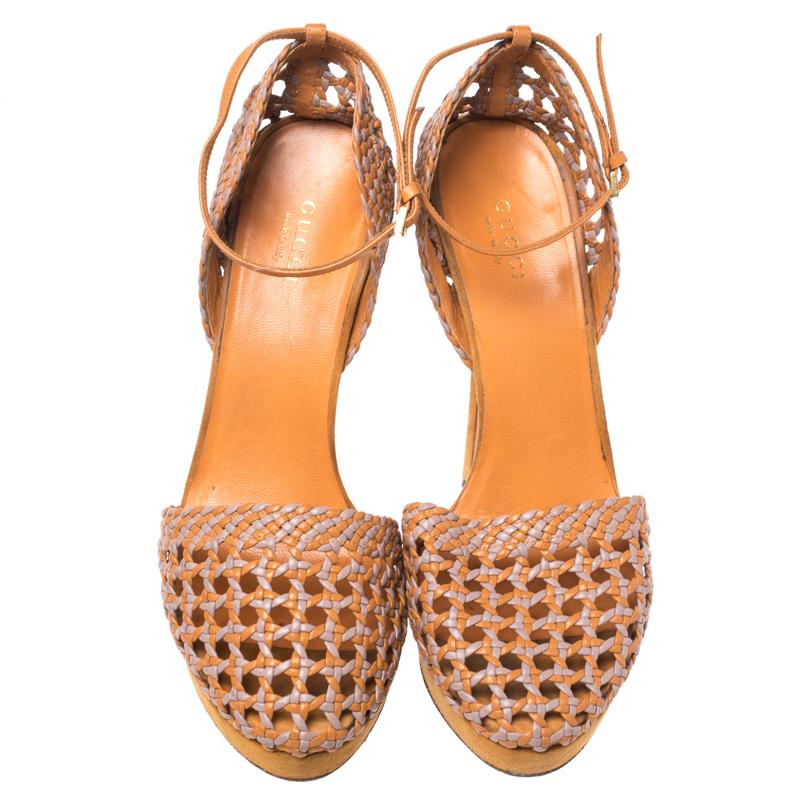 Pair your favourite outfit with these Gucci sandals for a stylish look. Crafted in Italy, They are made from woven leather and come in lovely hues of orange. They are styled with round toes, platforms, buckled ankle straps, 14.5 cm heels and