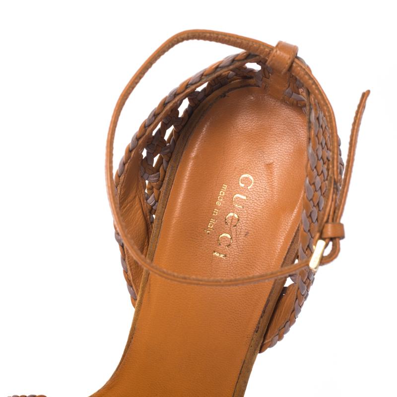 Gucci Two Tone Woven Leather Kyligh Ankle Strap Platform Sandals Size 37 In Good Condition For Sale In Dubai, Al Qouz 2