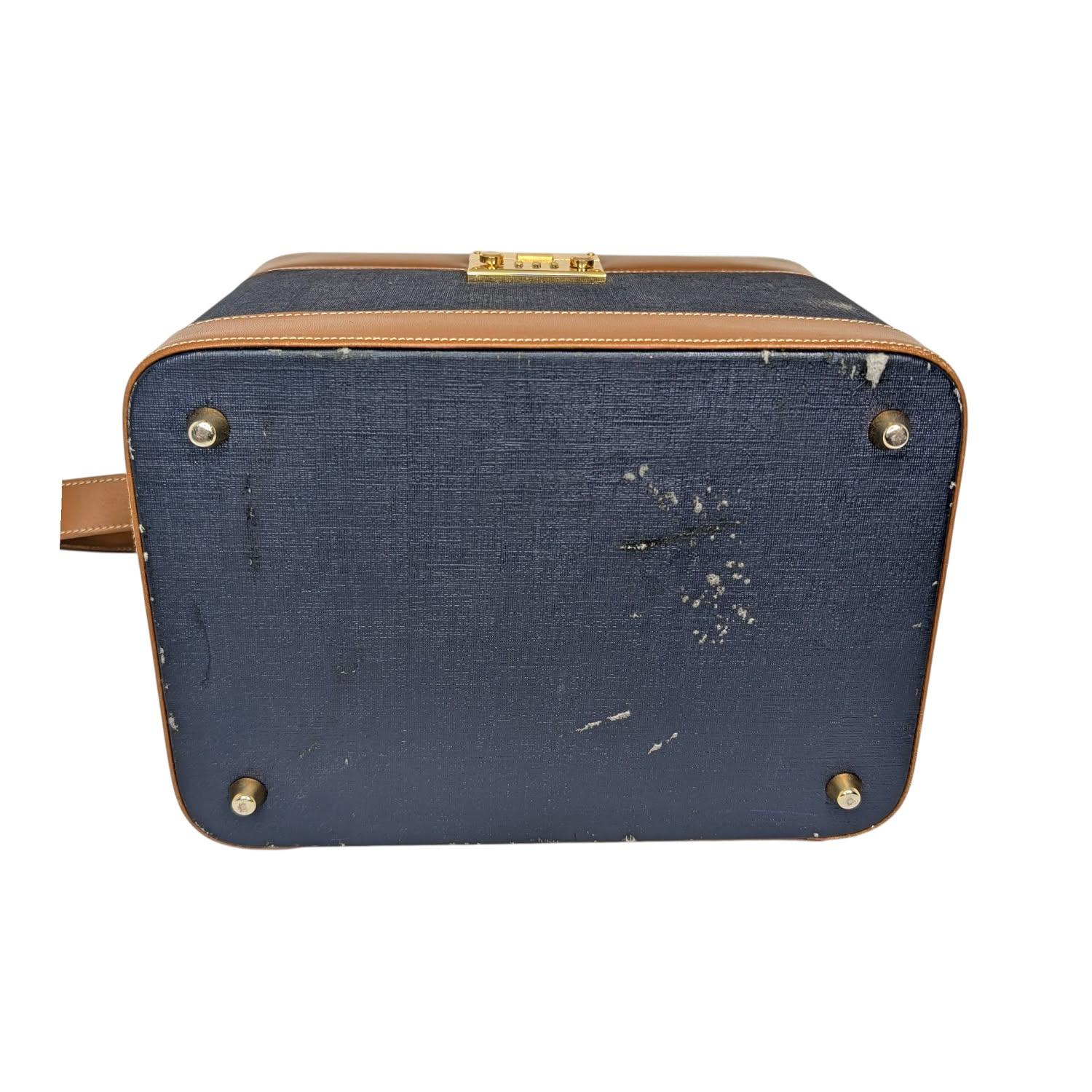 Gucci Vintage 1970s Beauty Train Case Travel Bag In Good Condition For Sale In Scottsdale, AZ