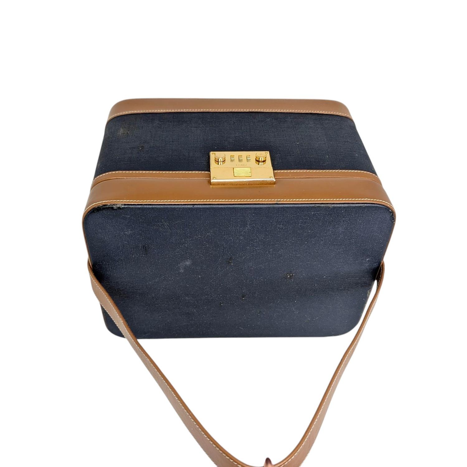 Women's Gucci Vintage 1970s Beauty Train Case Travel Bag For Sale