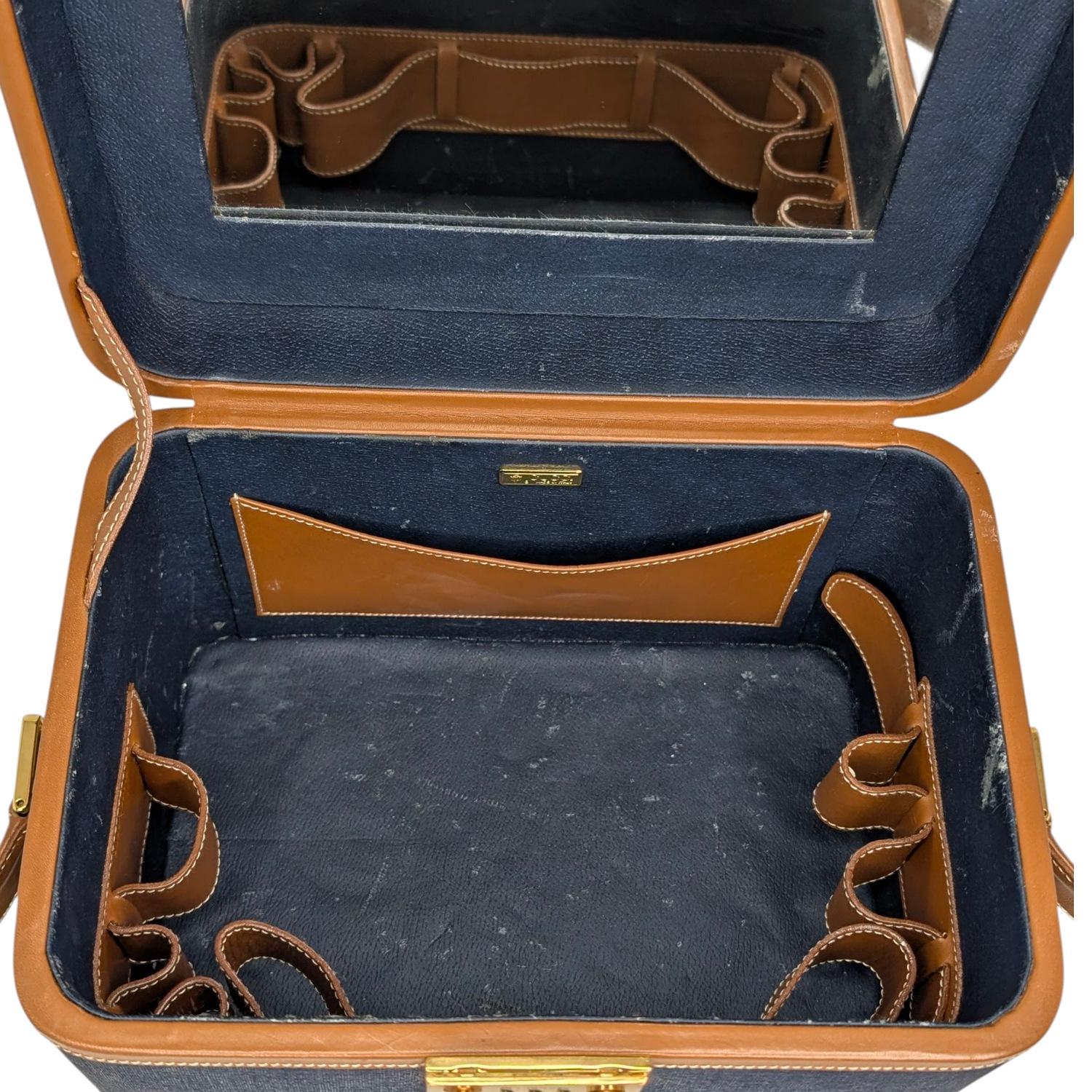 Gucci Vintage 1970s Beauty Train Case Travel Bag For Sale 3