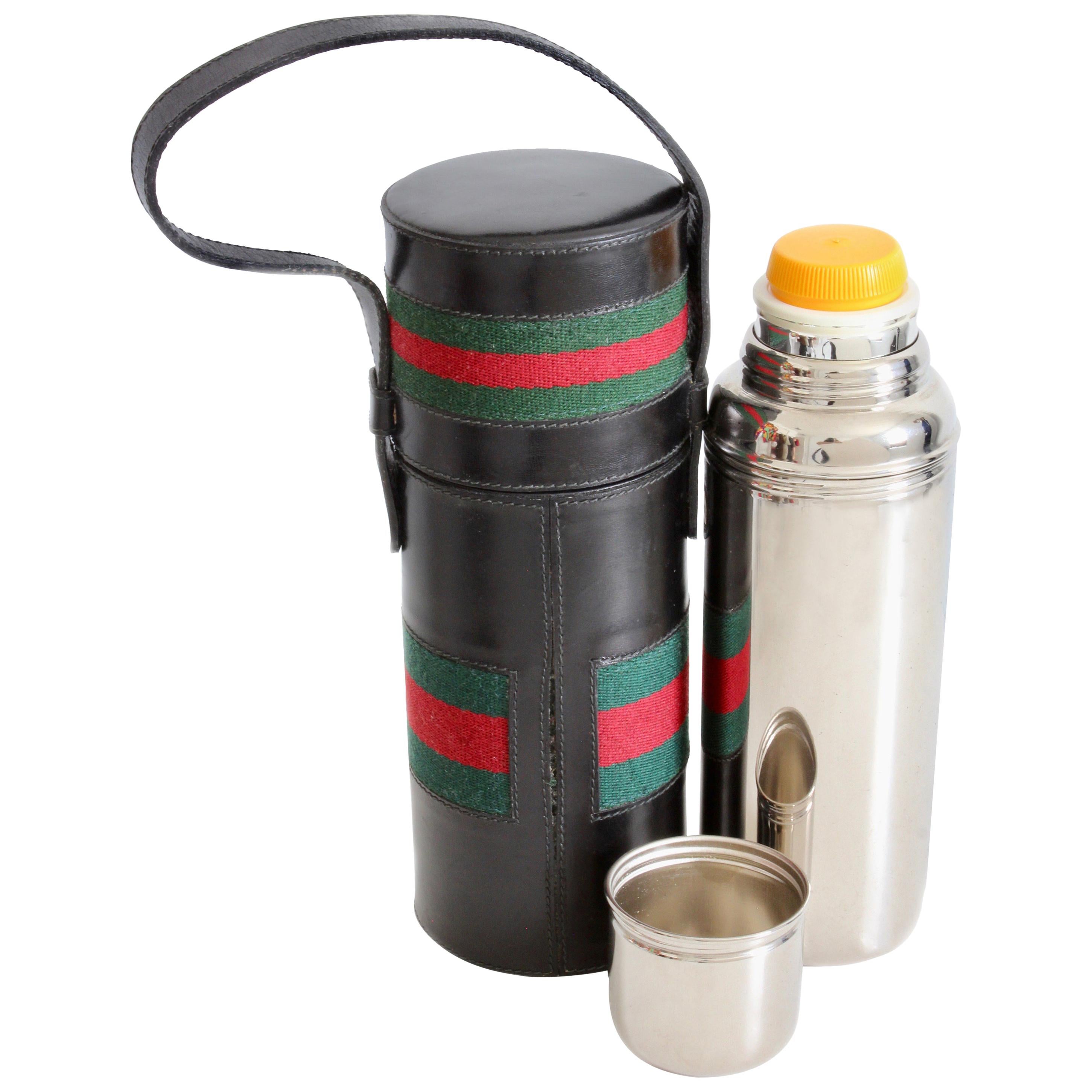 Gucci Vintage 1970s Black Leather Flask Holder with Insulated Bottle (Porte-flacon en cuir noir avec bouteille isotherme) en vente