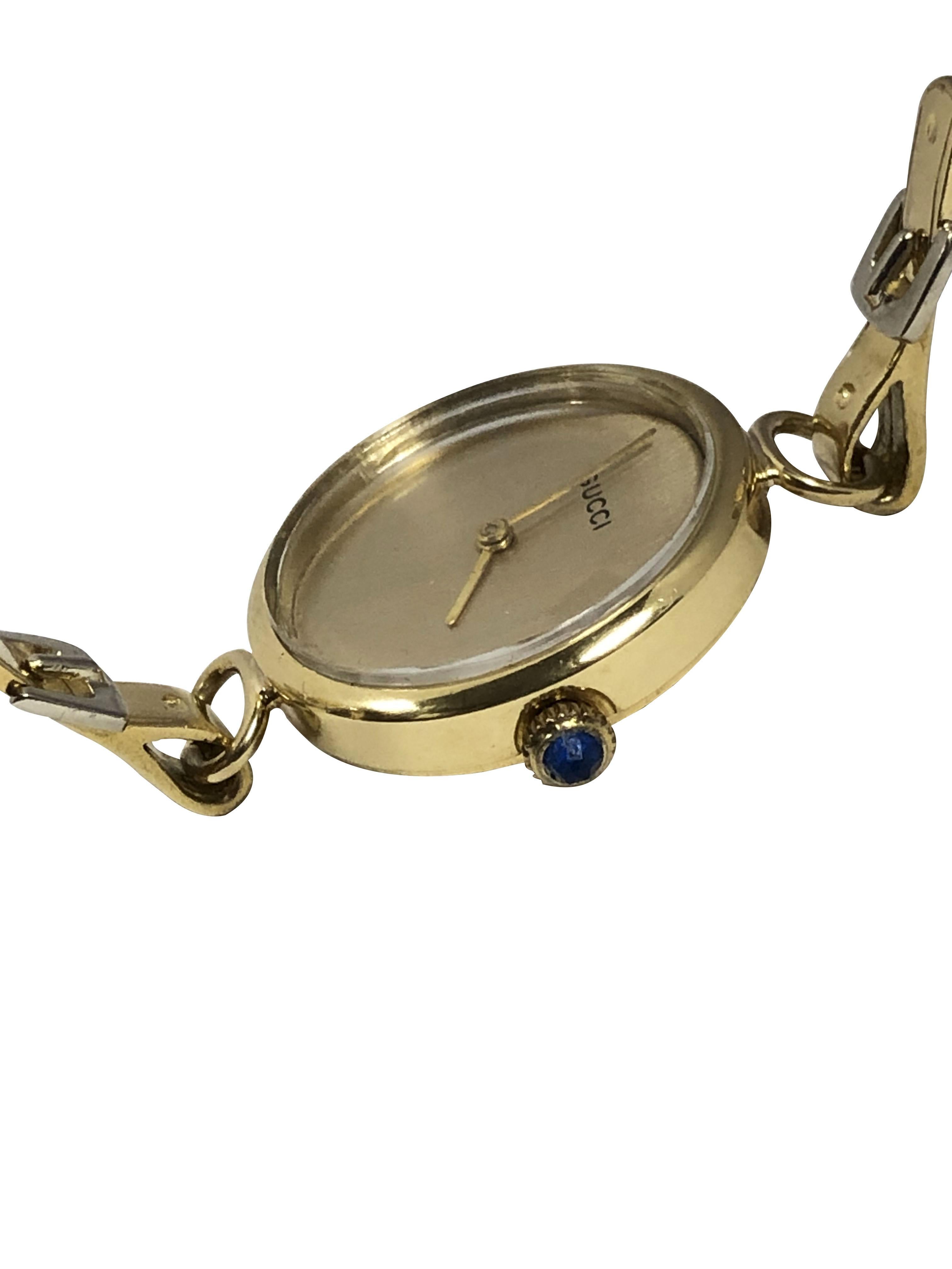 Gucci, montre-bracelet vintage en or jaune pour femmes des années 1970 en vente 1