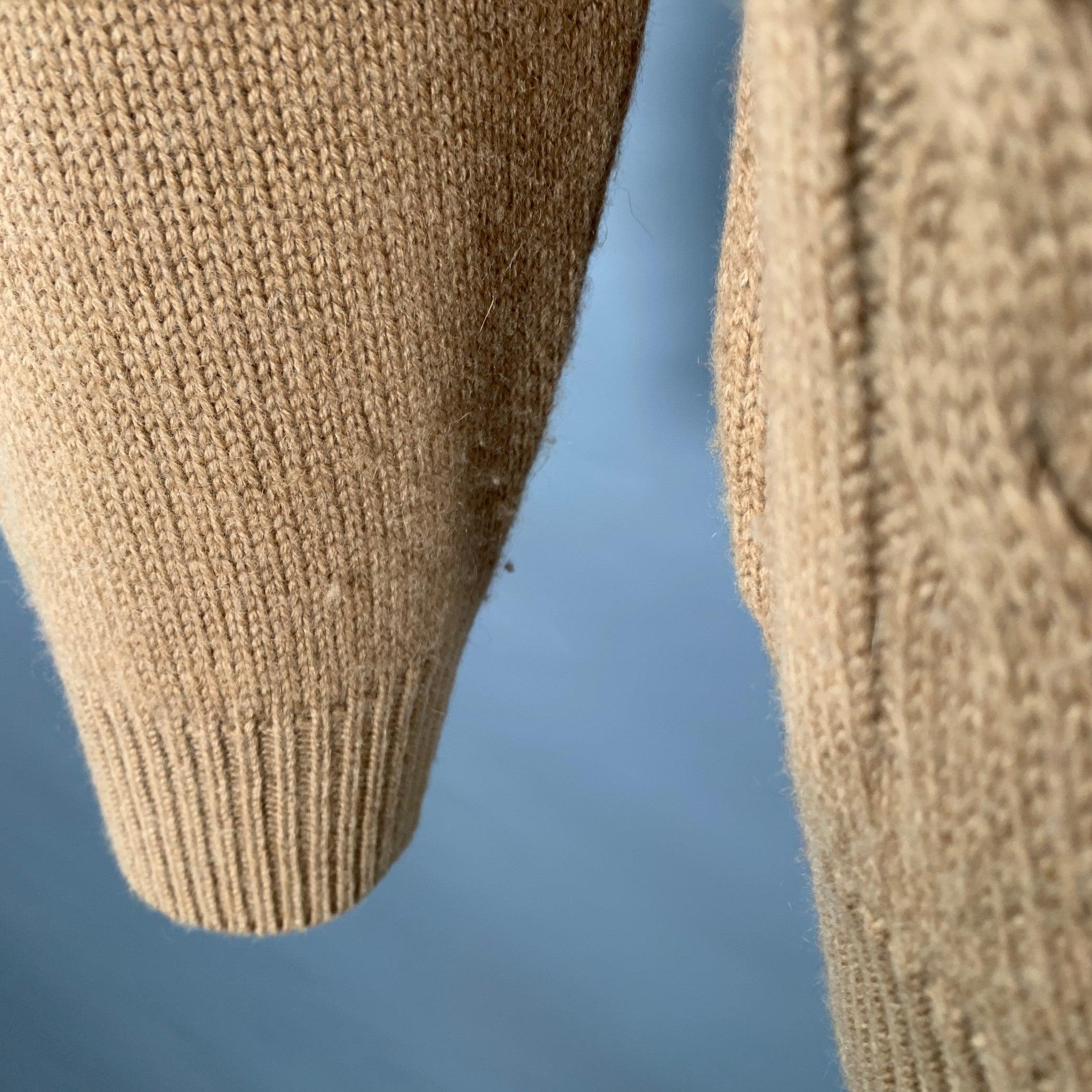 Gucci Vintage anni '80 taglia 46 Tan Cable Knit Camel Hair Turtleneck Sweater in vendita 1