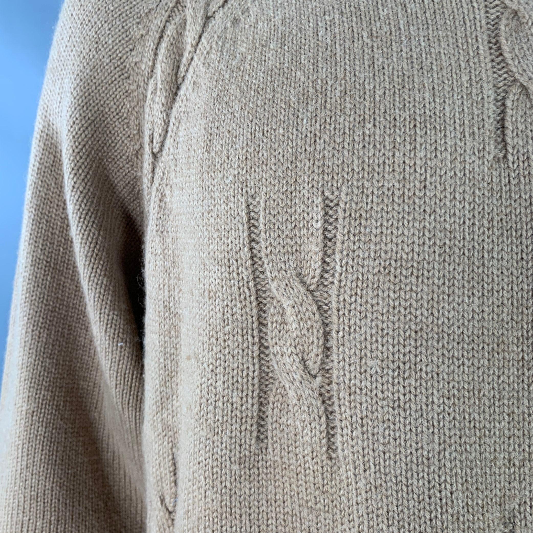 Gucci Vintage anni '80 taglia 46 Tan Cable Knit Camel Hair Turtleneck Sweater in vendita 2
