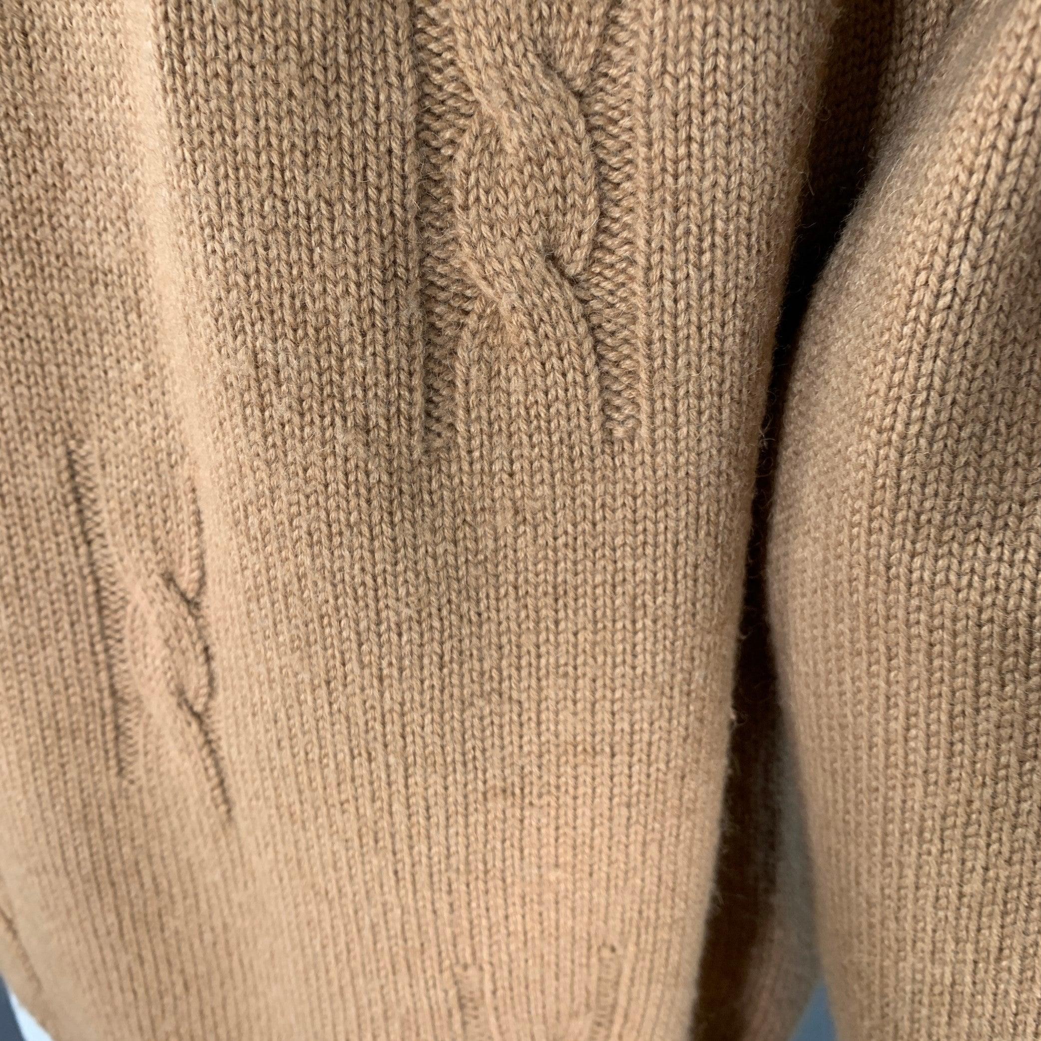 Gucci Vintage anni '80 taglia 46 Tan Cable Knit Camel Hair Turtleneck Sweater in vendita 3