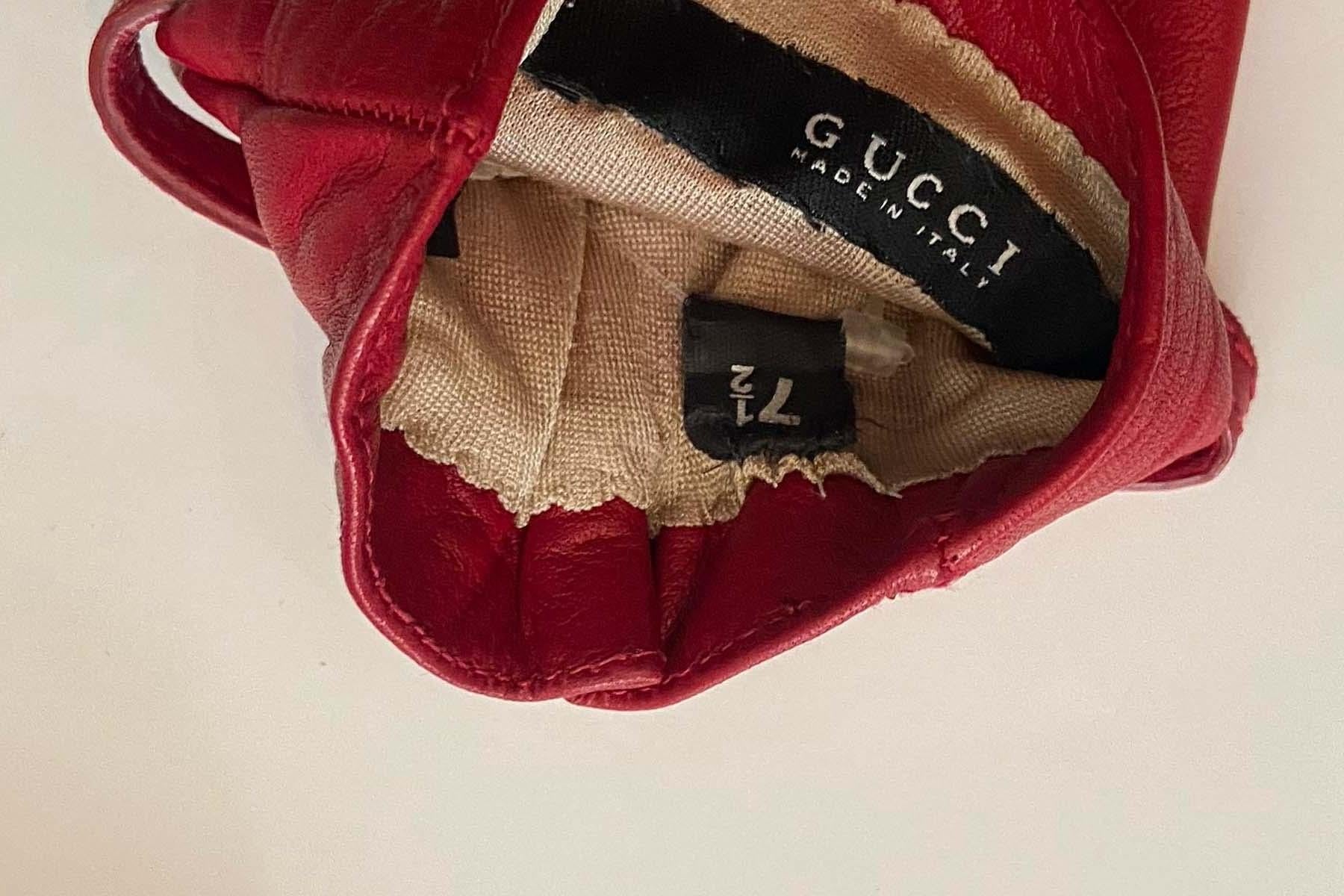 Women's or Men's Gucci Vintage 2003 Red Leather Gloves For Sale