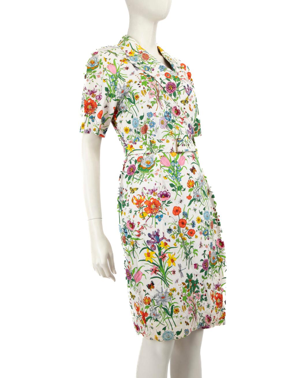 CONDIT ist sehr gut. Kaum sichtbare Abnutzungserscheinungen am Kleid sind bei diesem gebrauchten Gucci Designer-Wiederverkaufsartikel zu erkennen.
 
 Einzelheiten
 Vintage 80s
 Mehrfarbig
 Baumwolle
 Wickelkleid
 Knielang
 Blumendruck
 Kurze Ärmel
