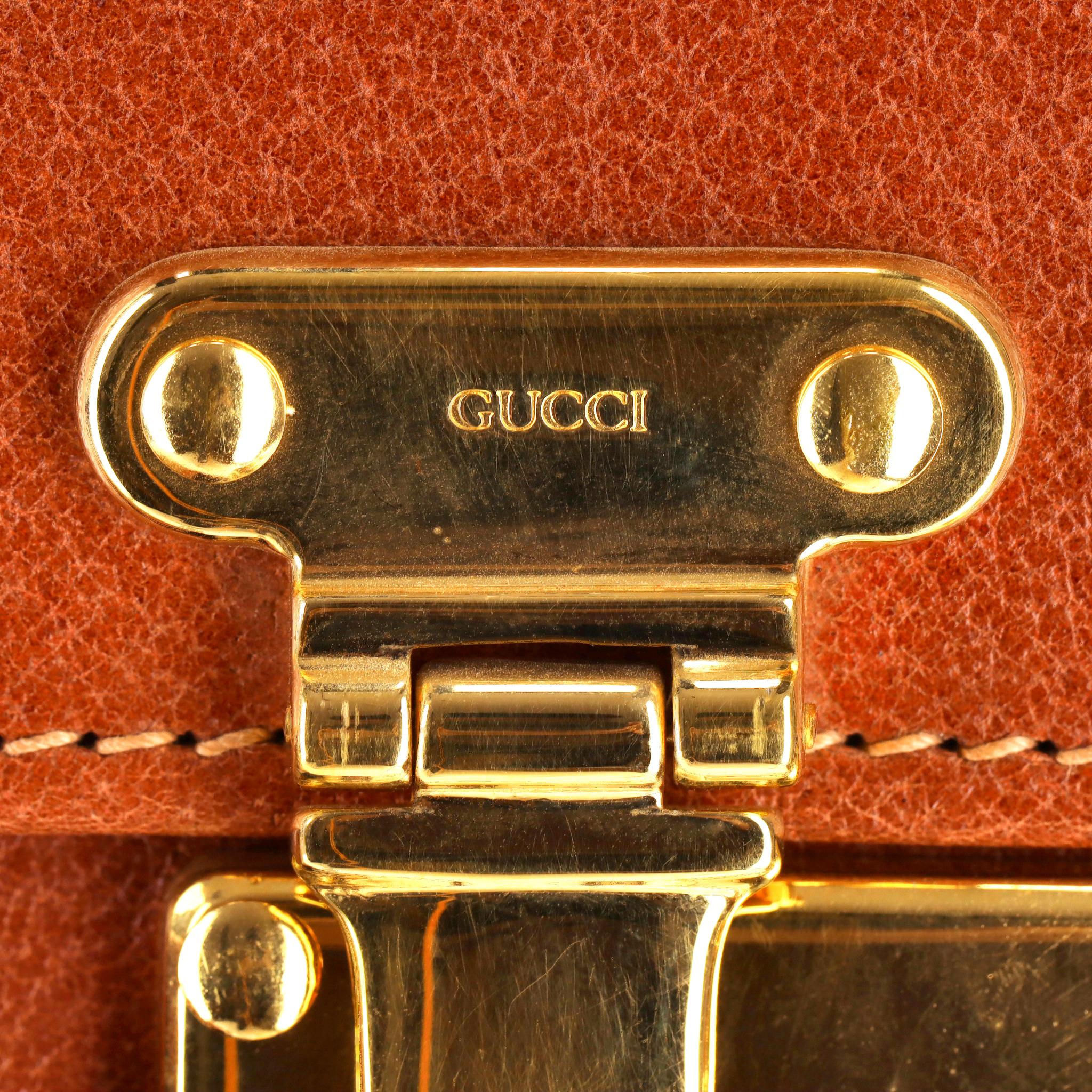Gucci Vintage All-Over 'Gucci' Logo Canvas Kosmetikkoffer im Angebot 6
