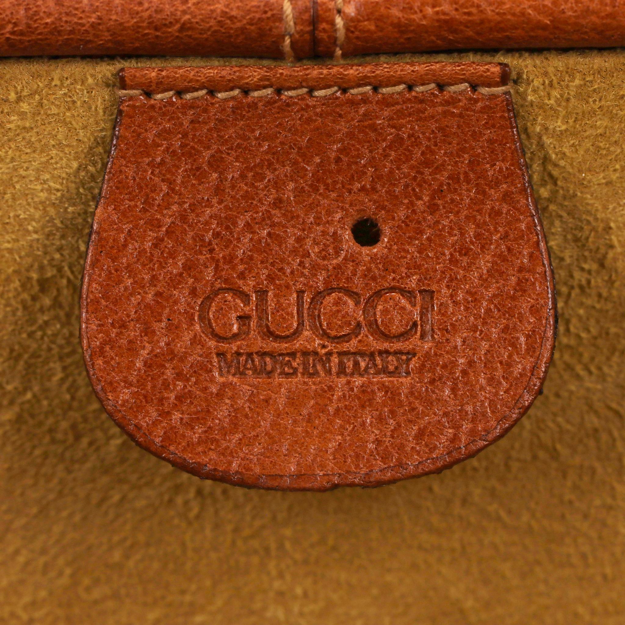 Gucci Vintage All-Over 'Gucci' Logo Canvas Kosmetikkoffer im Angebot 8