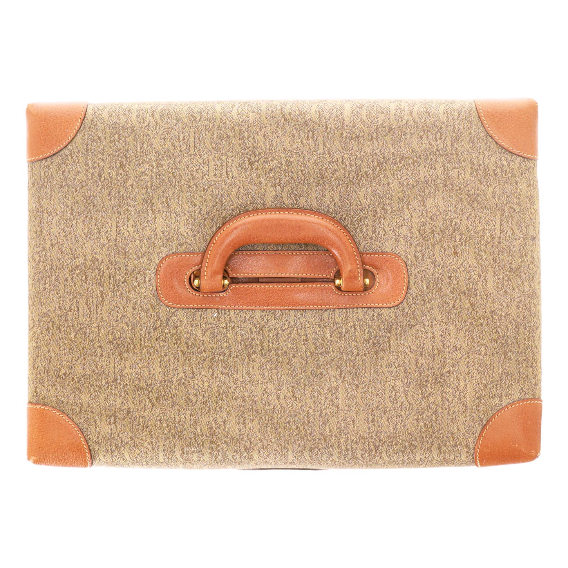 Gucci Vintage All-Over 'Gucci' Logo Canvas Kosmetikkoffer im Zustand „Hervorragend“ im Angebot in London, GB