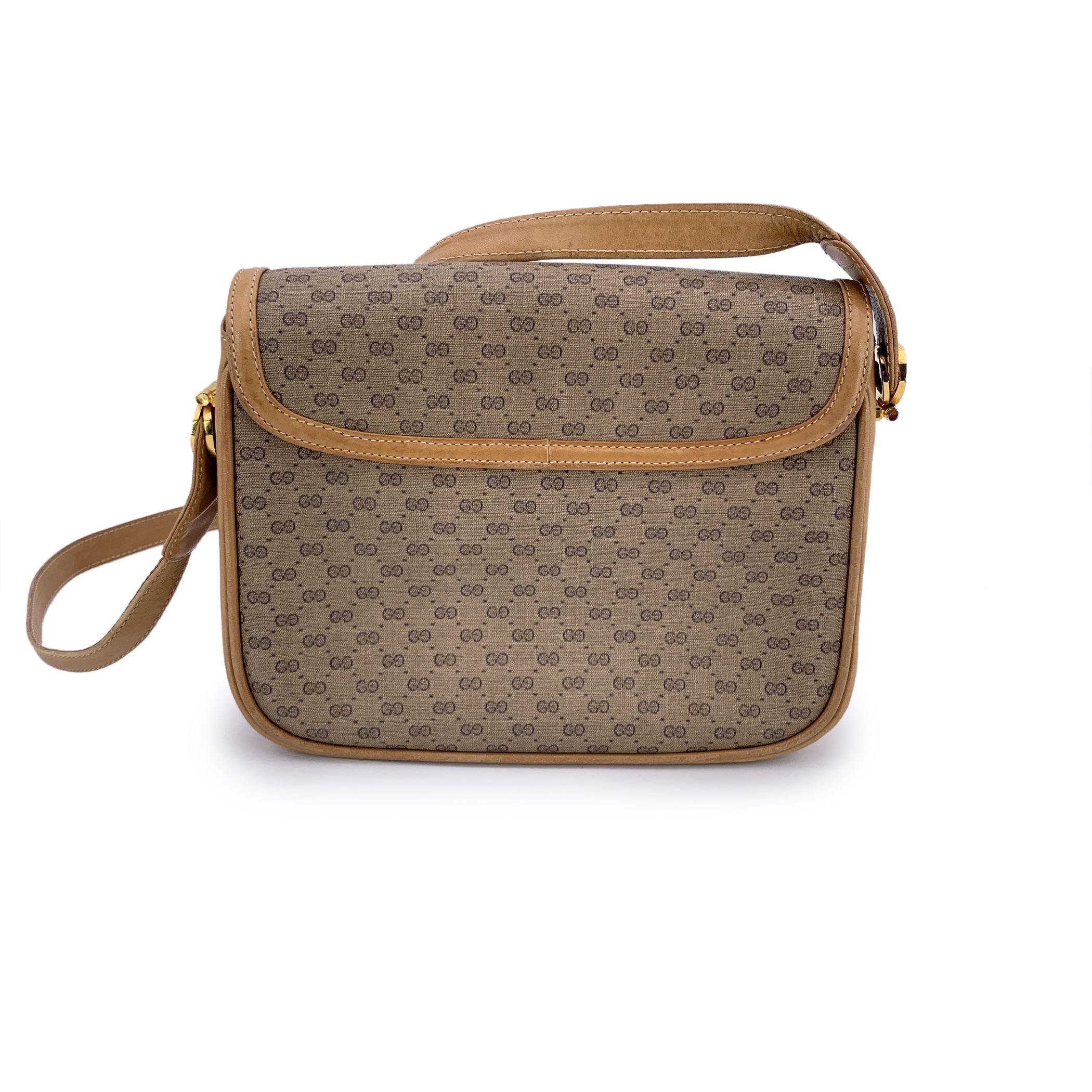 Gucci Vintage Beige Monogram Canvas and Leather Flap Shoulder Bag In Good Condition For Sale In Rome, Rome