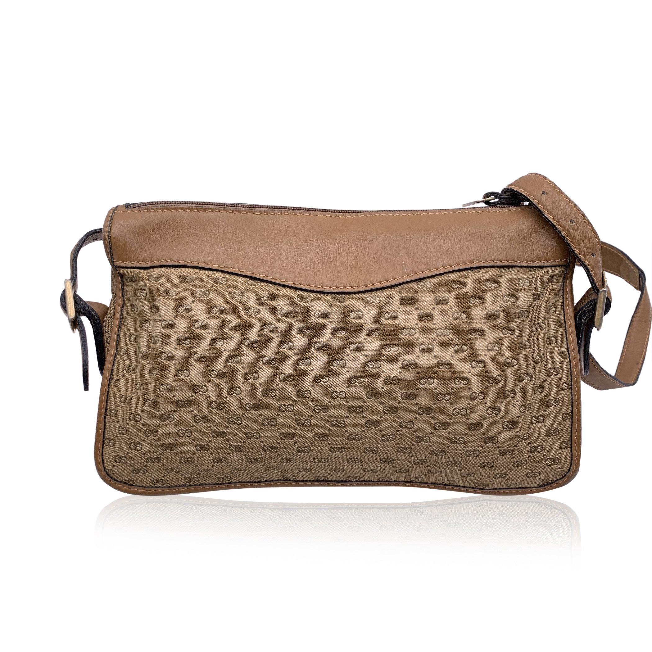 Gucci Vintage Beige Monogram Canvas and Leather Shoulder Bag In Fair Condition For Sale In Rome, Rome