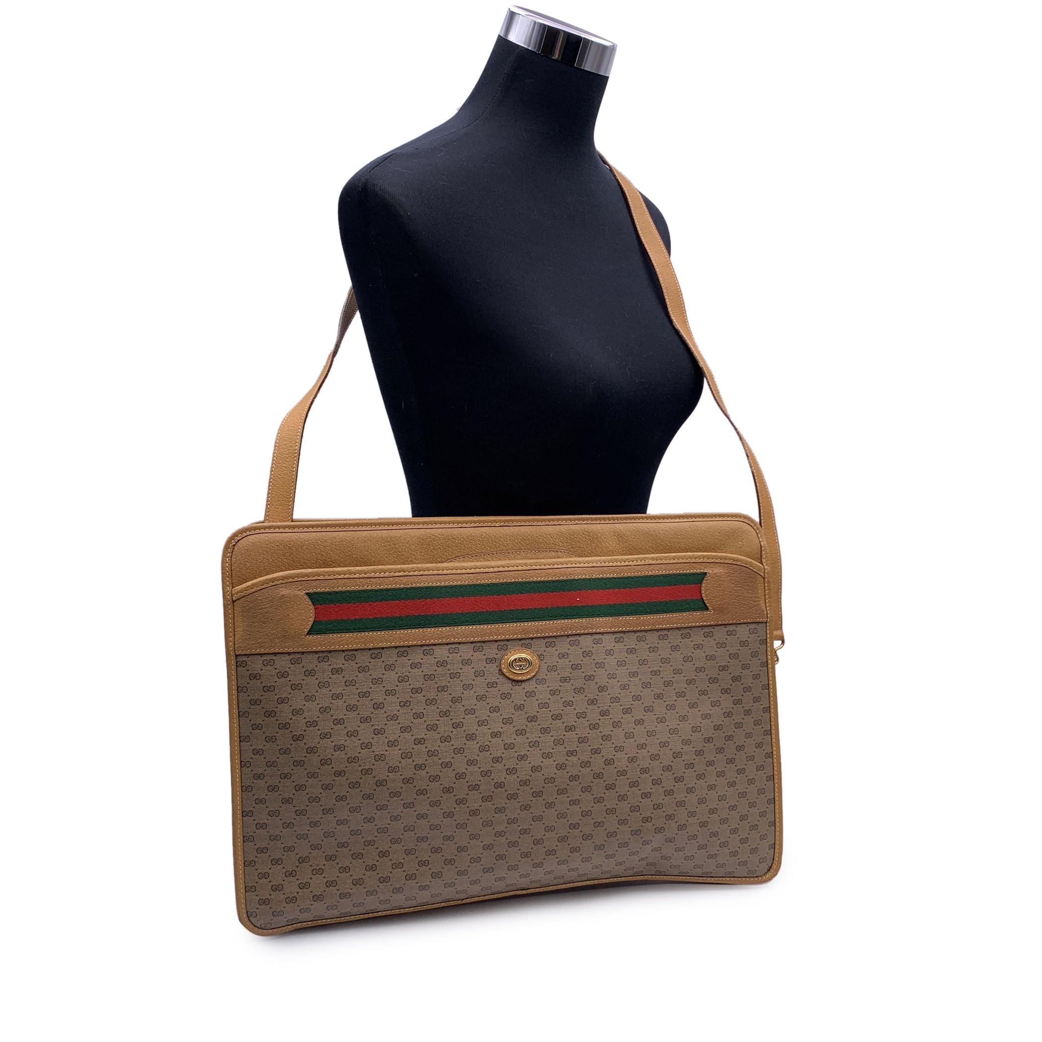 Vintage Gucci beige 'GG' monogram canvas briefcase bag. Gold metal GG - Gucci logo and green/red/green stripes on the front. Convertible design: can be used as a shoulder bag, as portfolio or as a handbag, thanks to its moving handles. Removable