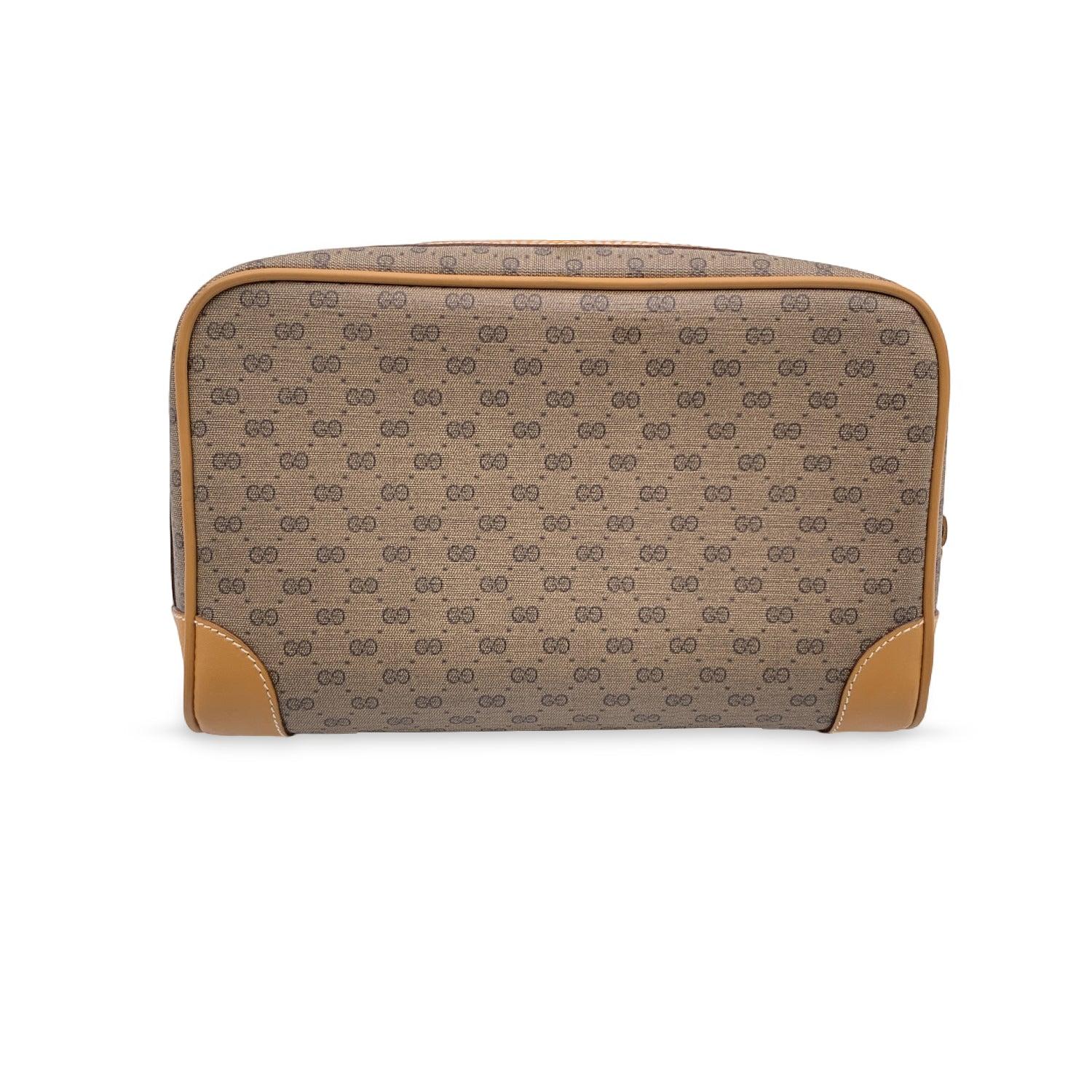 Gucci Vintage Beige Monogram Canvas Cosmetic Bag Clutch Bag In Excellent Condition In Rome, Rome