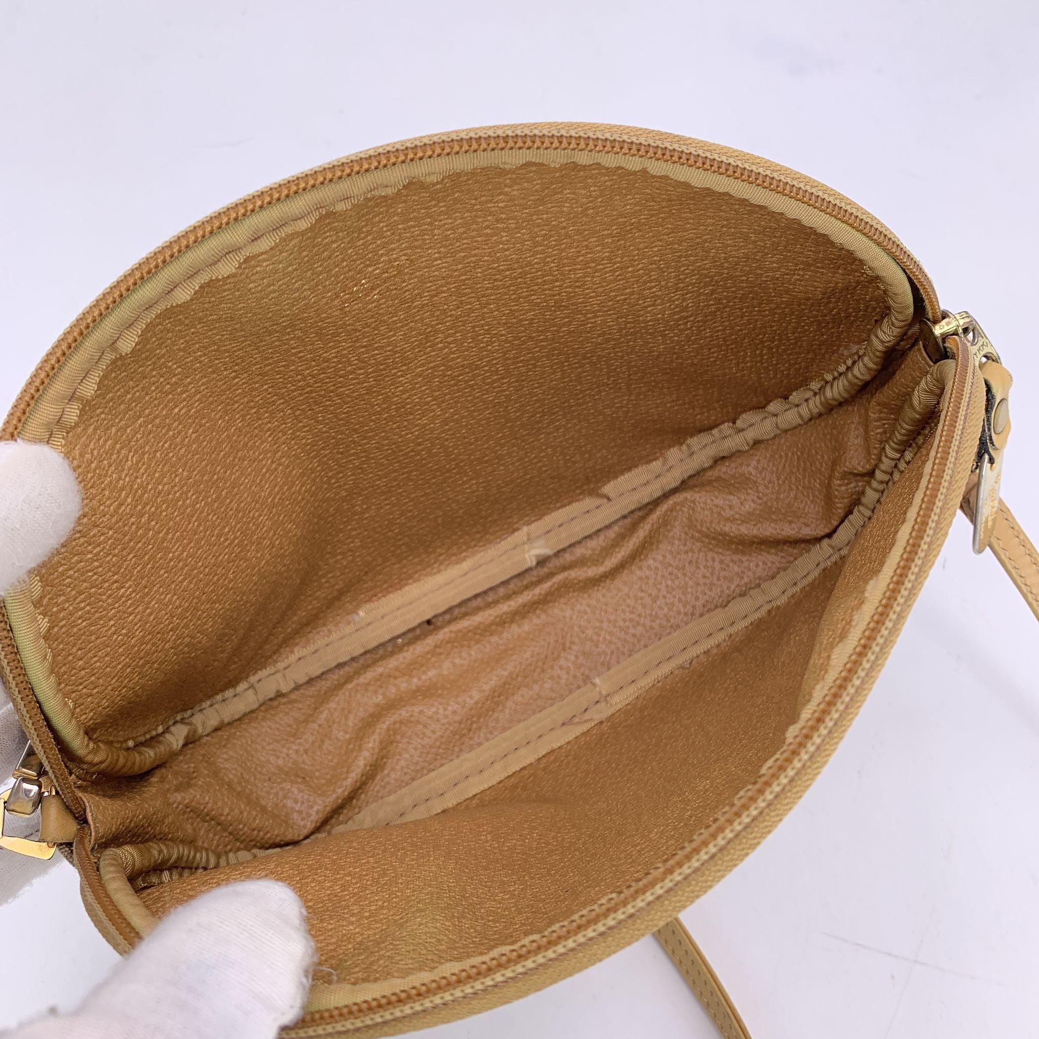Women's Gucci Vintage Beige Monogram Canvas Oval Messenger Crossbody Bag For Sale