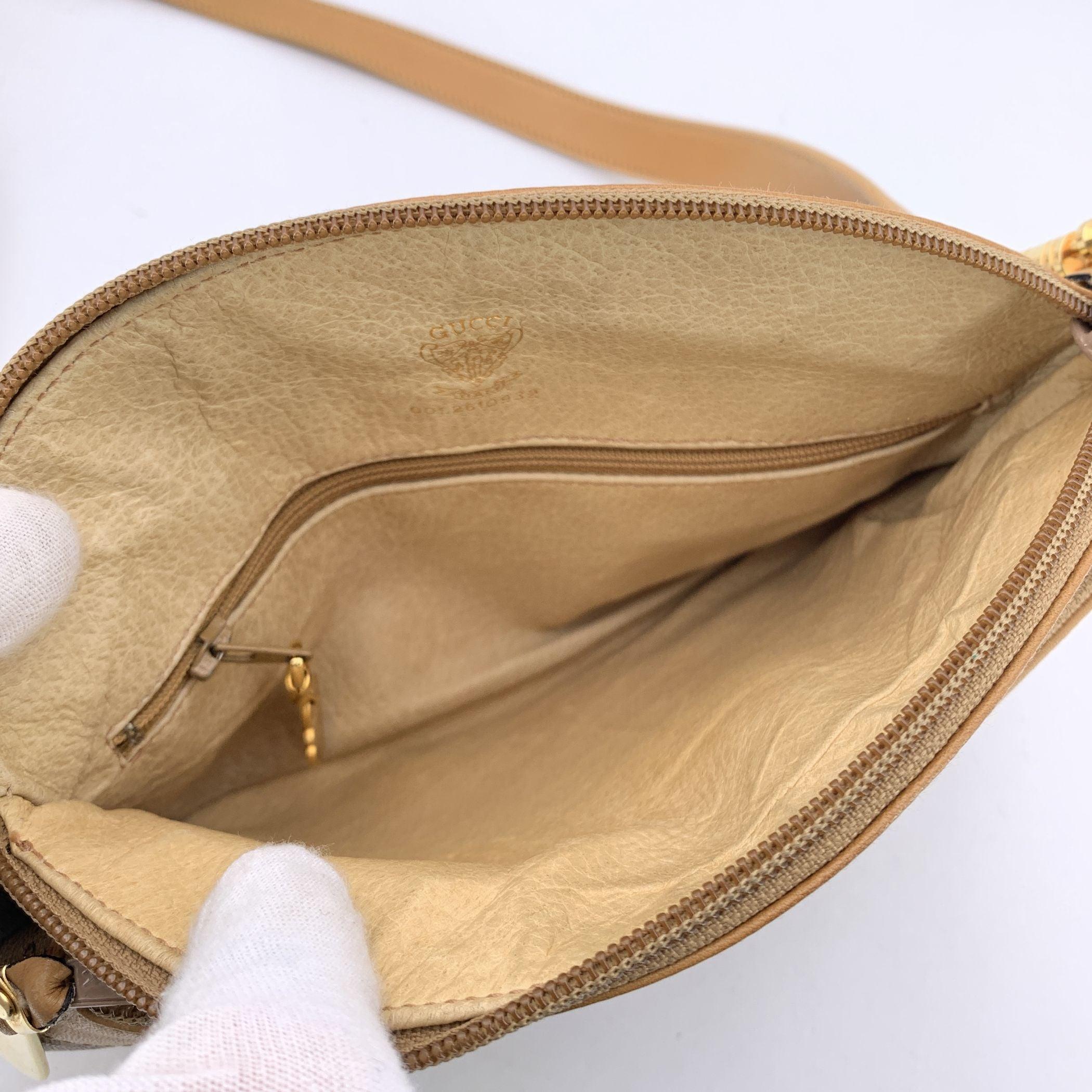 Gucci Vintage Beige Monogram Canvas Semi Round Sac à bandoulière en vente 1