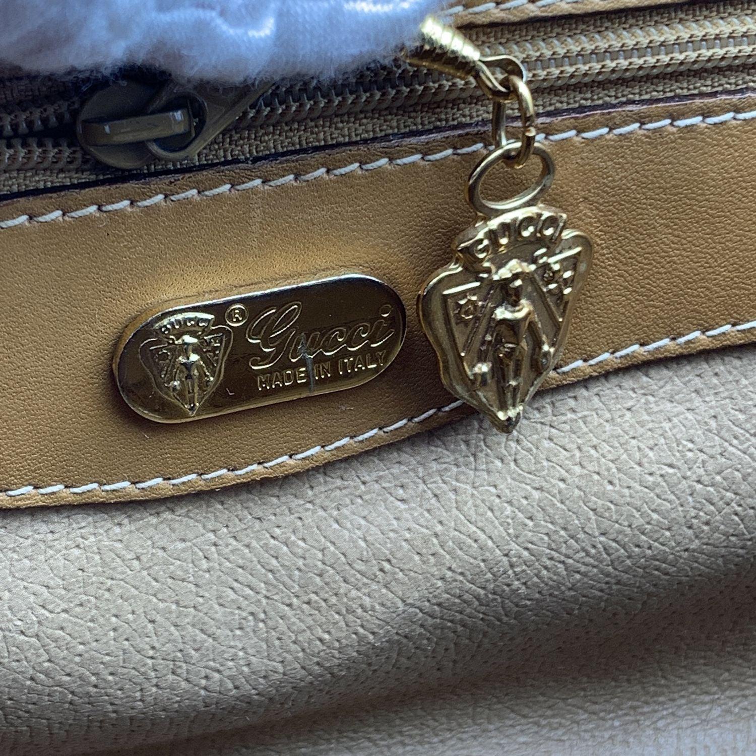 Gucci Vintage Beige Monogram Canvas Train Case Bag with Stripes In Good Condition In Rome, Rome