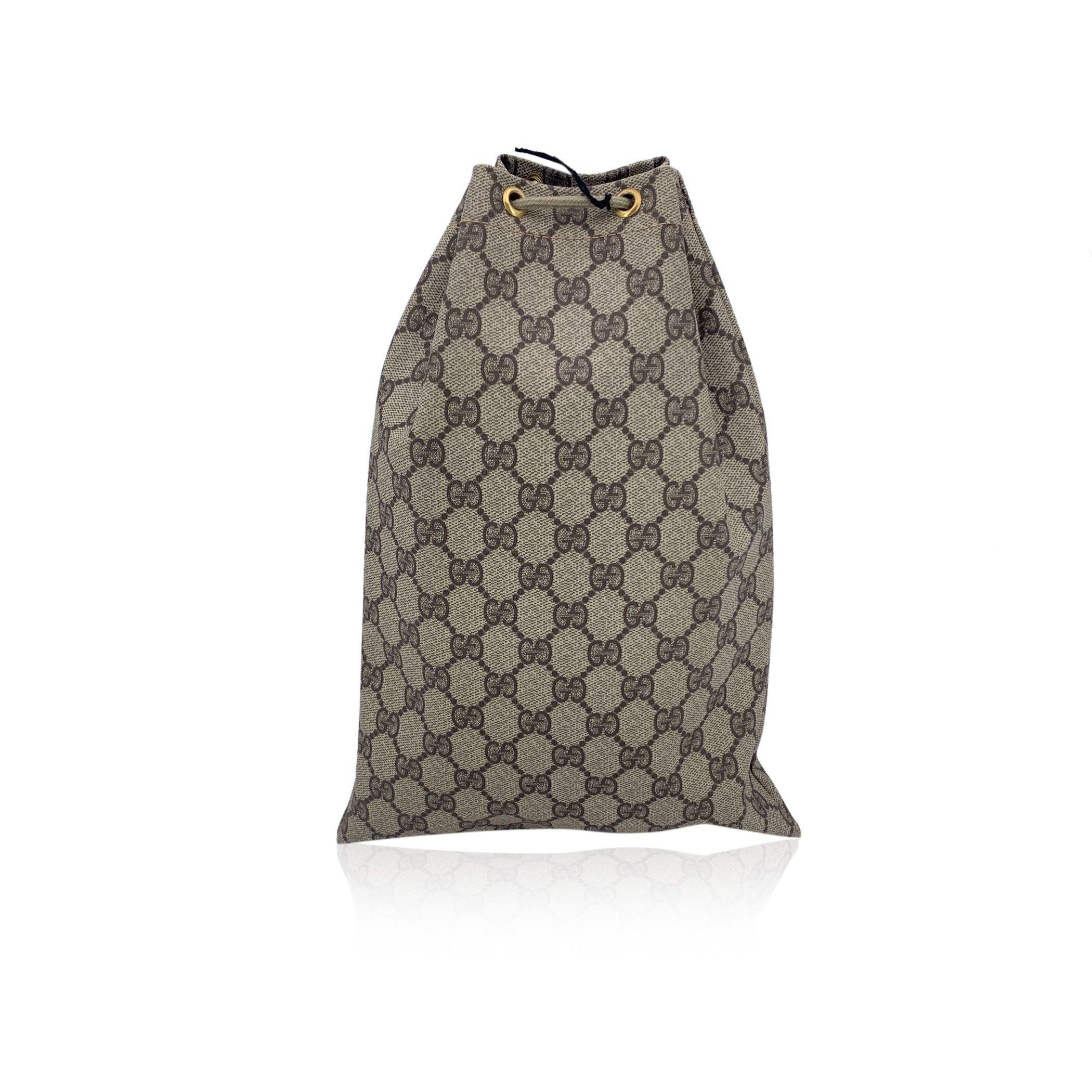 Beige Gucci Vintage Monogramme Canvas Unisex Pouch Zip Case Bag en vente